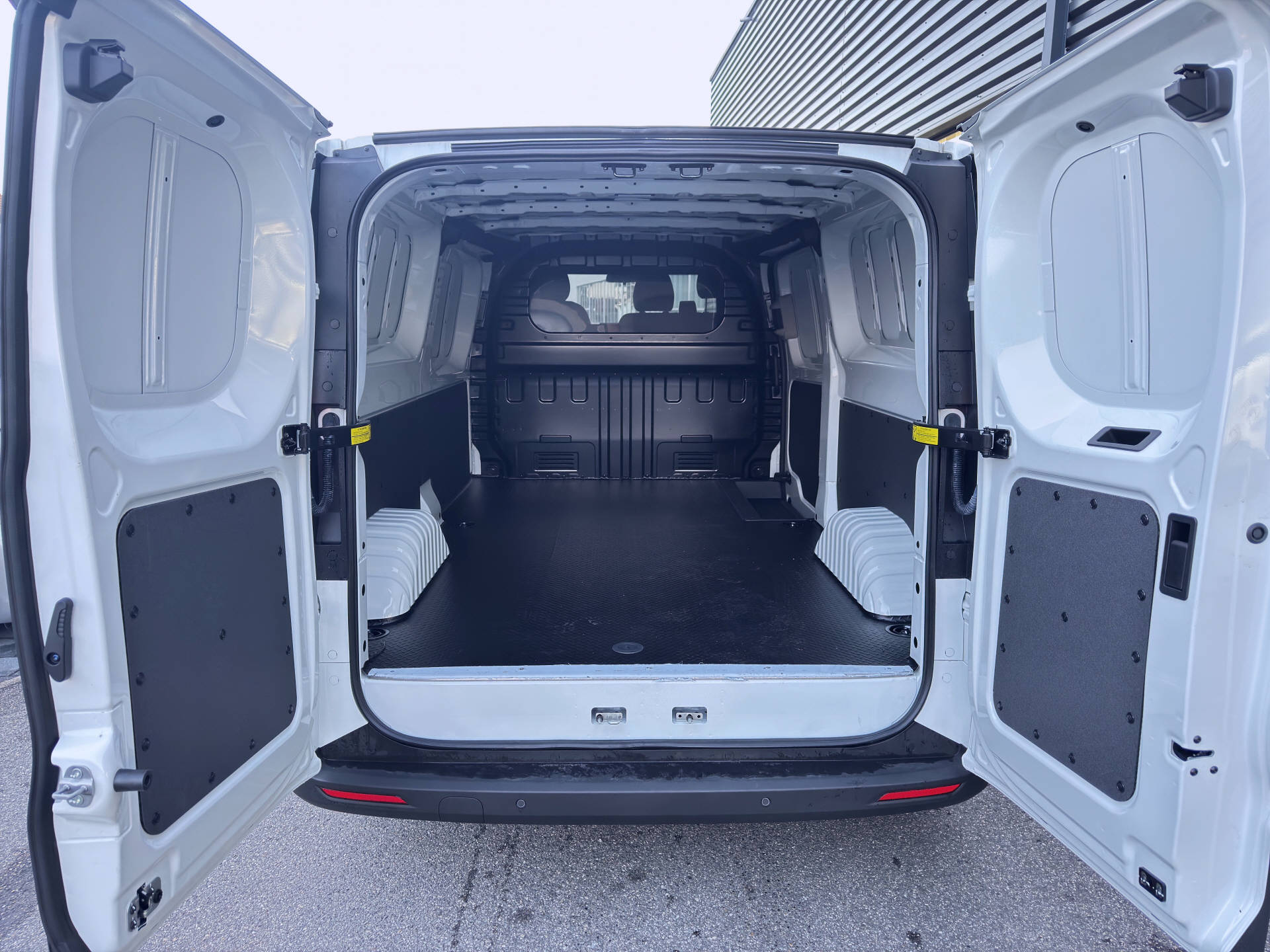 MAXUS eDeliver 7 Kaw. L2 E-Motor 77kWh-image-12