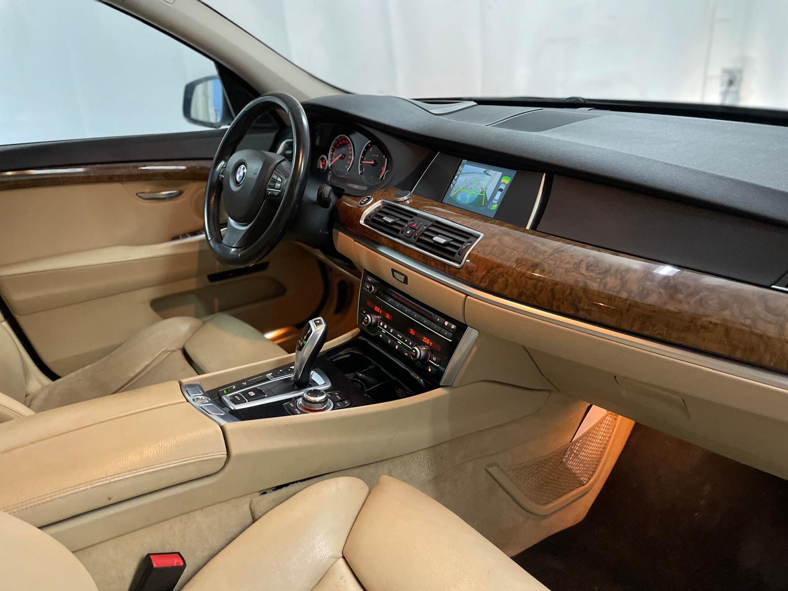 BMW 530d xDrive Gran Turismo-image-13