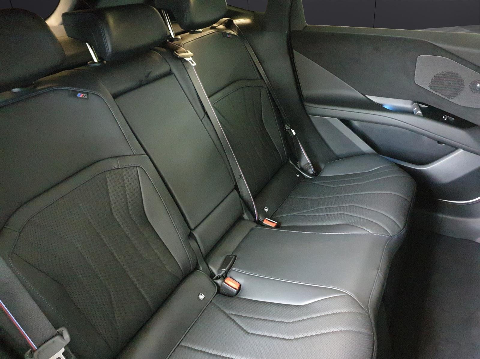 BMW iX3 50 xDrive-image-13