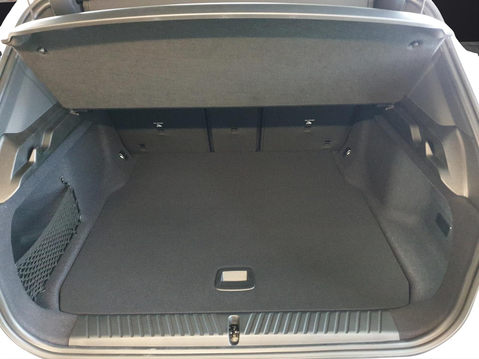 BMW iX3 50 xDrive-image-12