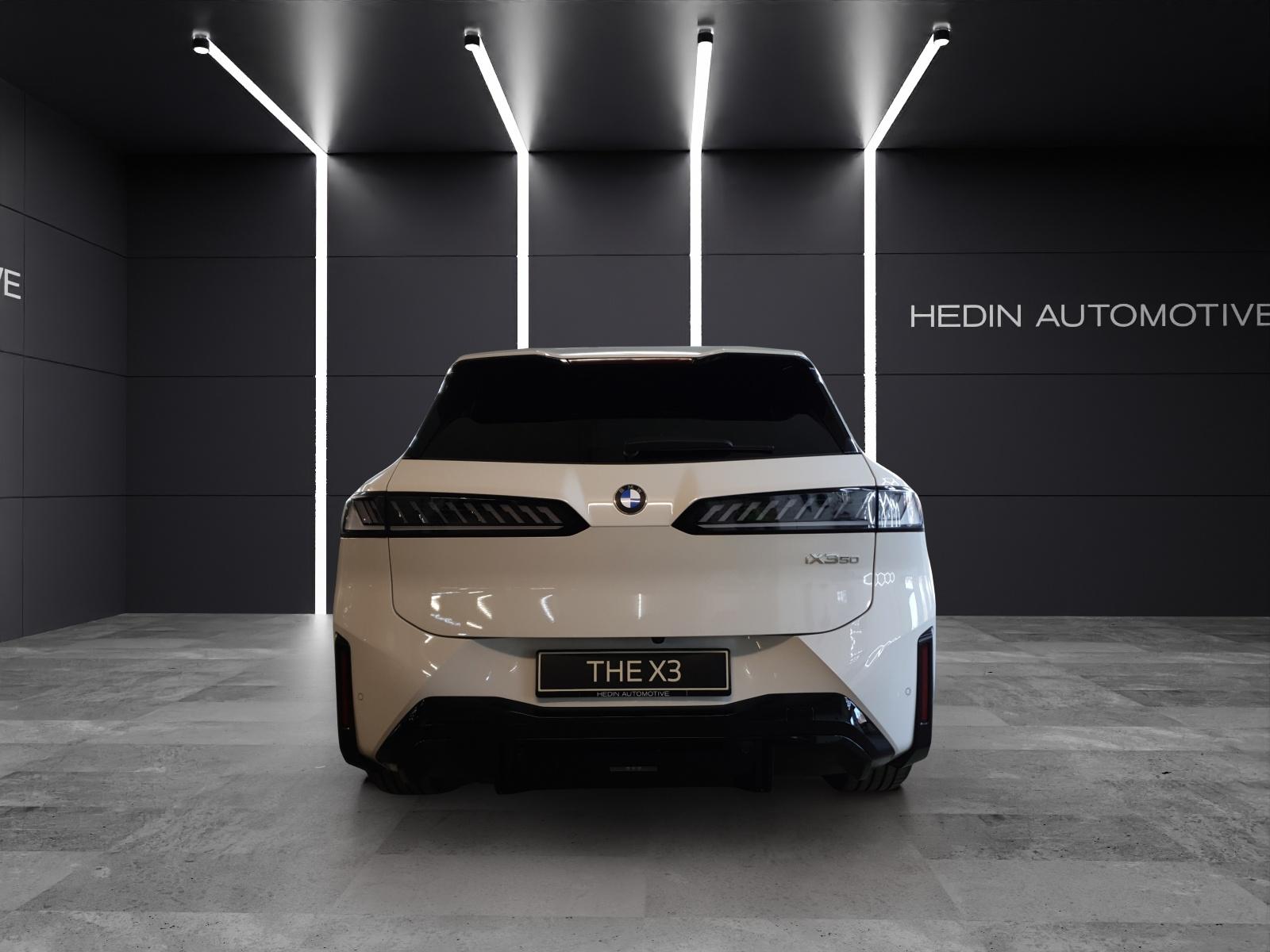 BMW iX3 50 xDrive-showroom-element-3