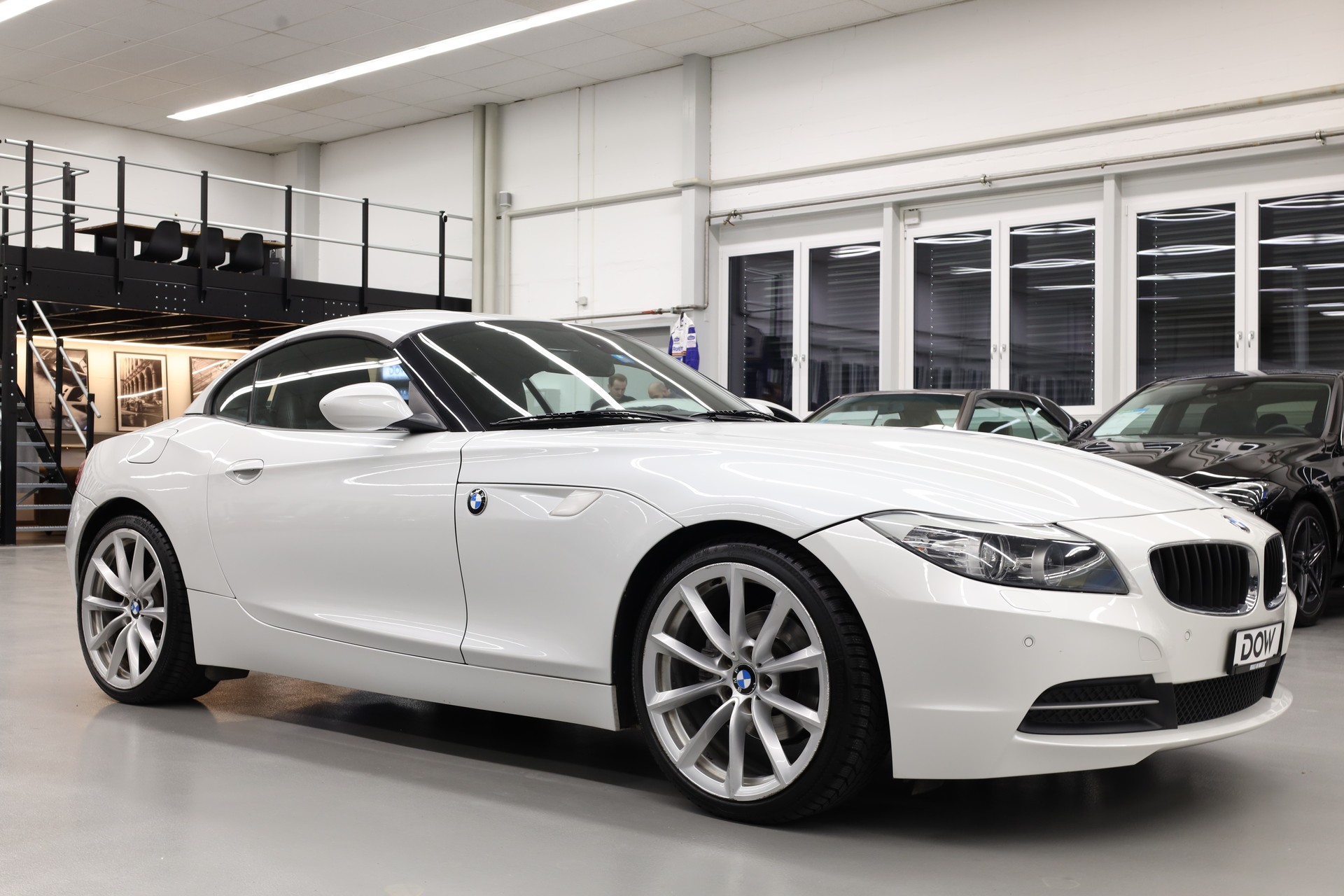 BMW Z4 20i sDrive Roadster-showroom-element-1
