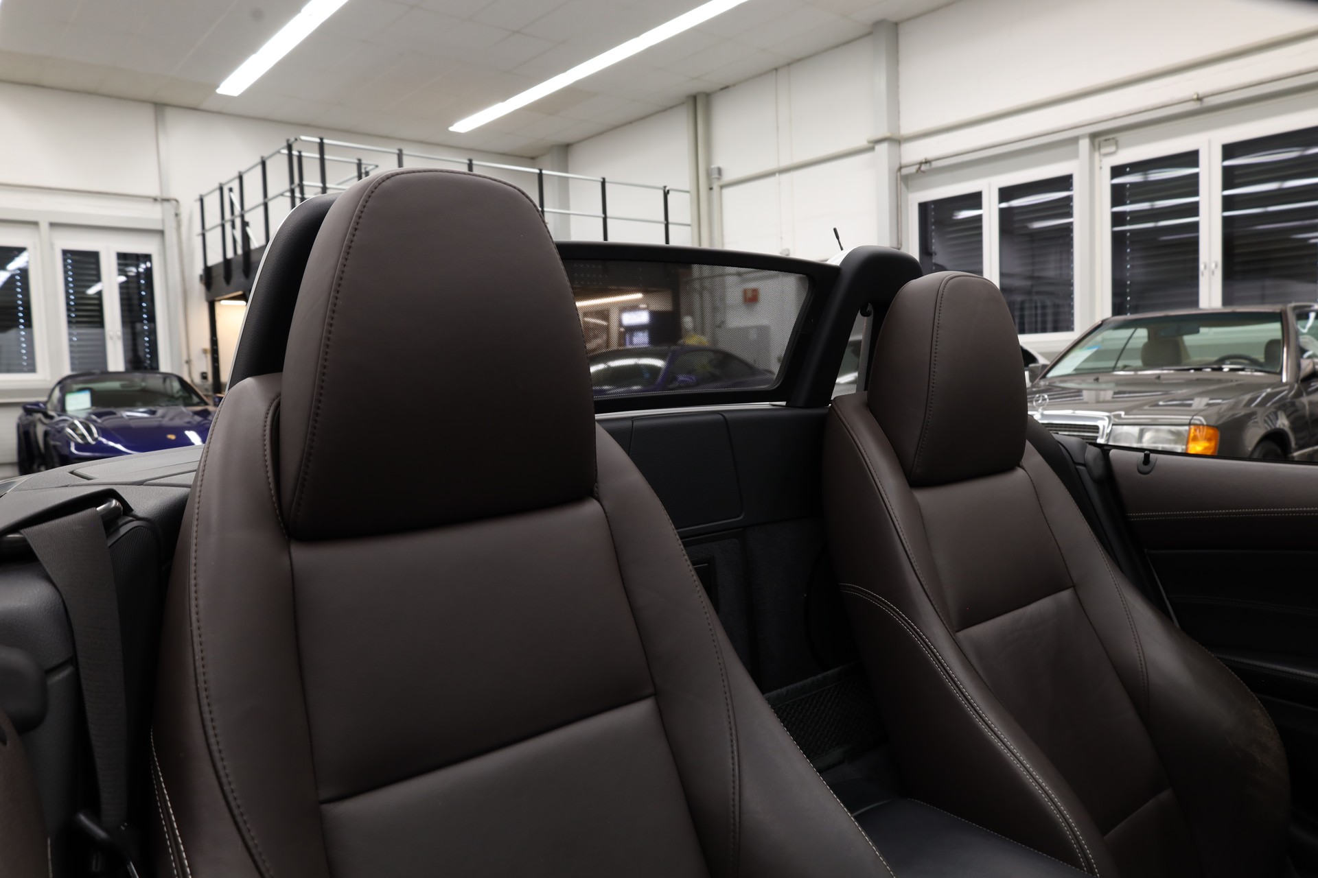 BMW Z4 20i sDrive Roadster-image-18