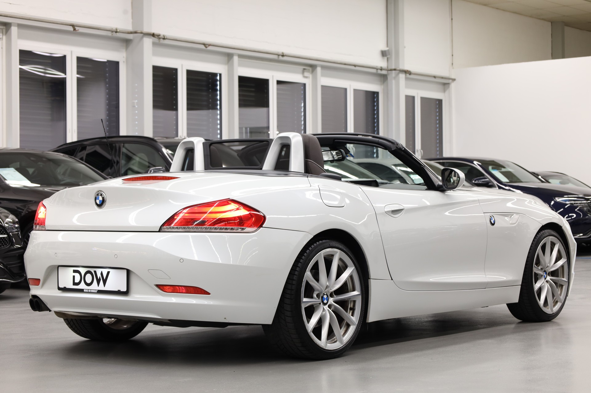 BMW Z4 20i sDrive Roadster-image-11