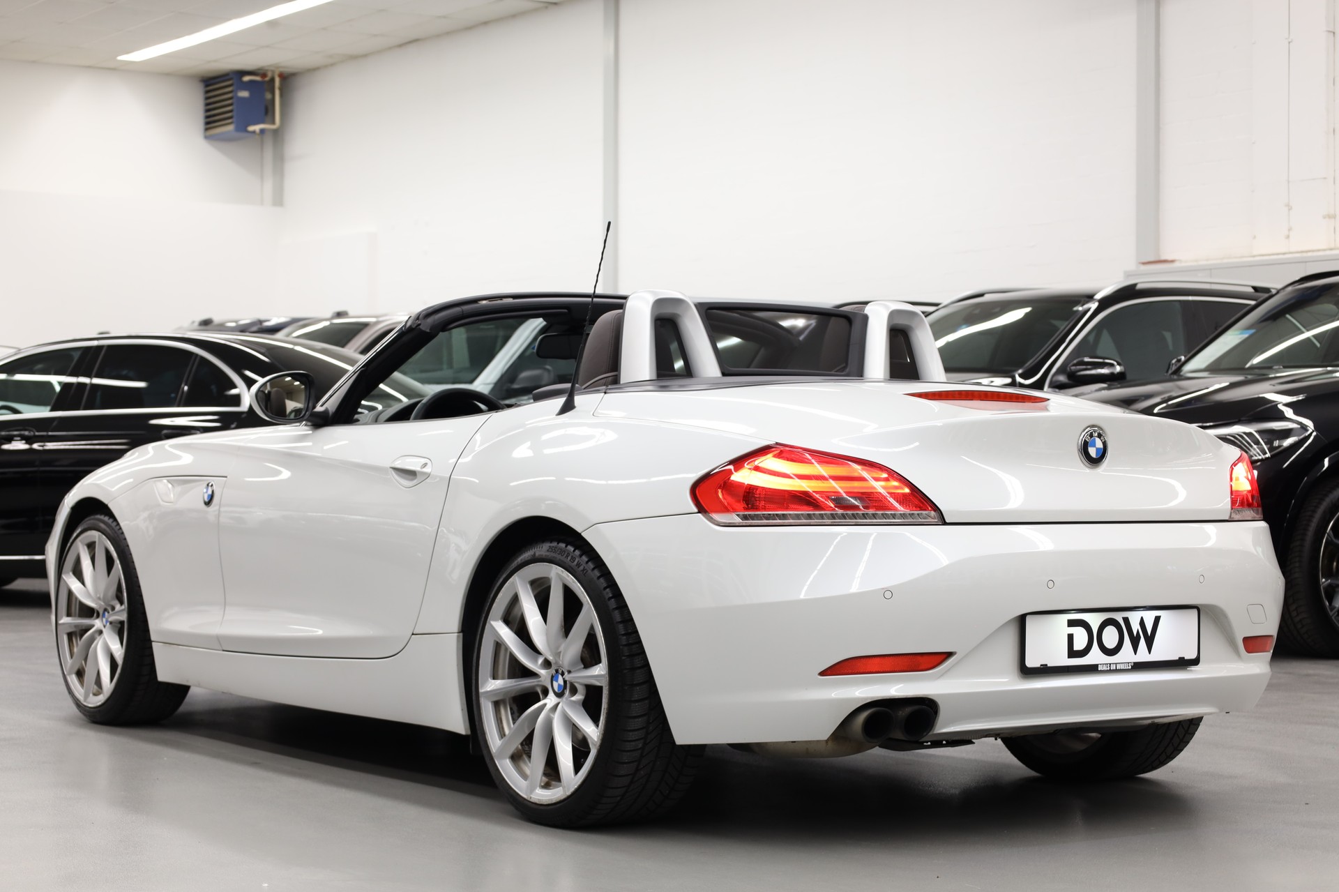 BMW Z4 20i sDrive Roadster-image-10