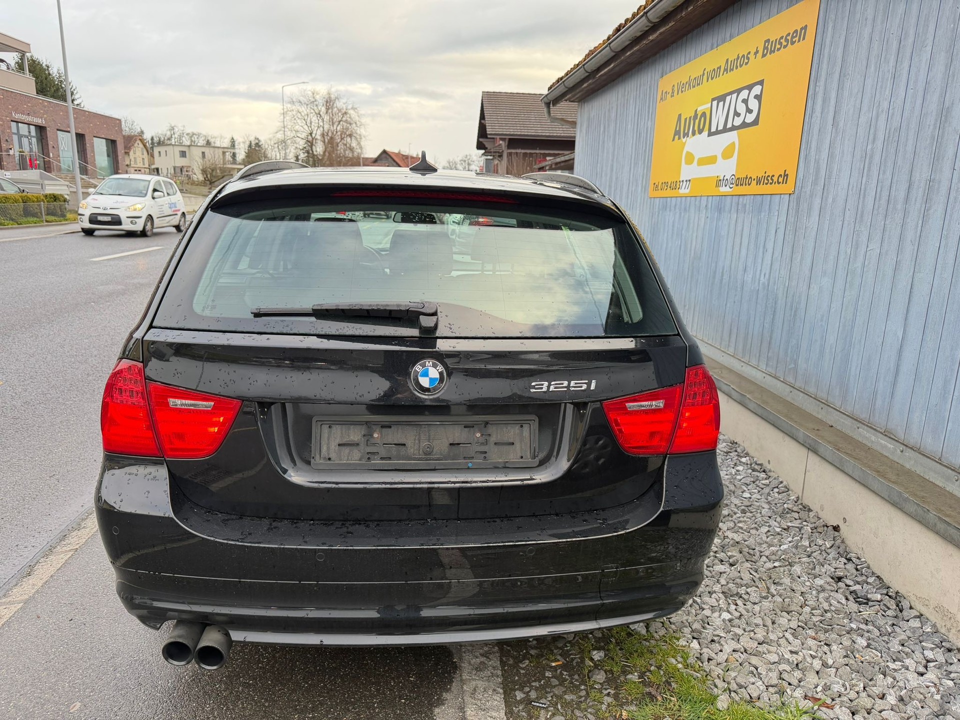 BMW 325i xDrive Touring-image-5