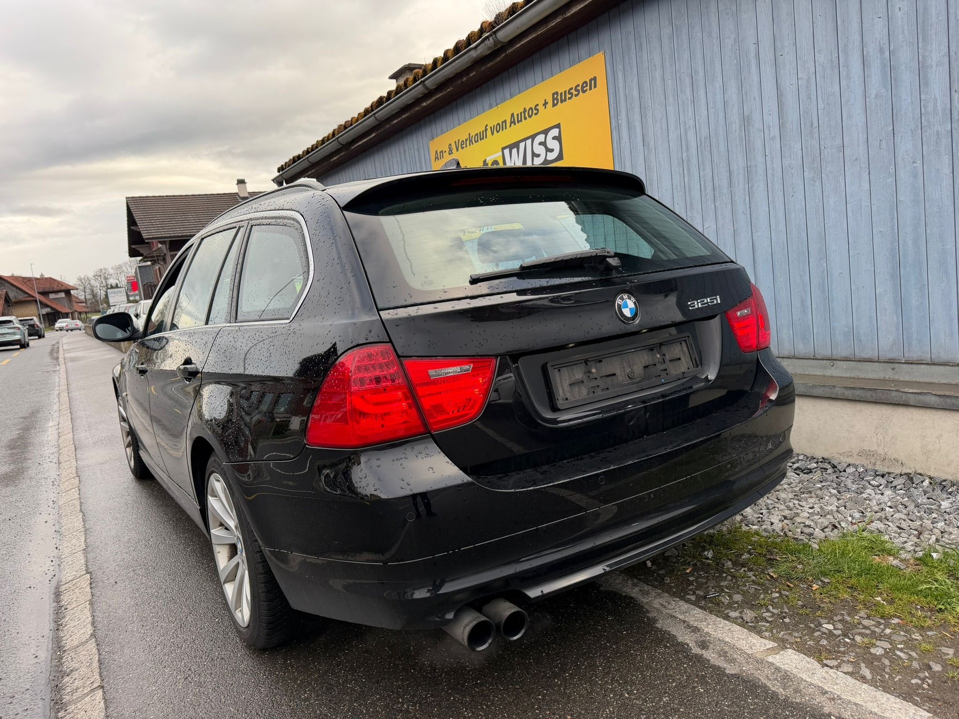 BMW 325i xDrive Touring-image-6