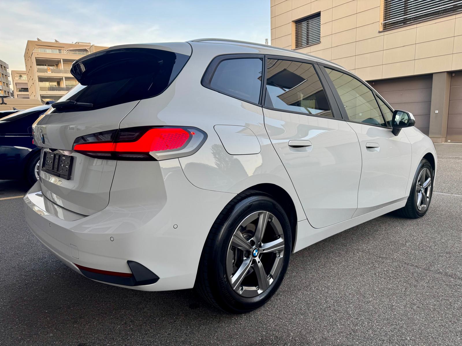 BMW 223d Active Tourer xDrive Luxury line DKG **Fortlaufende BMW Werksgarantie und Gratis Service **-showroom-element-3