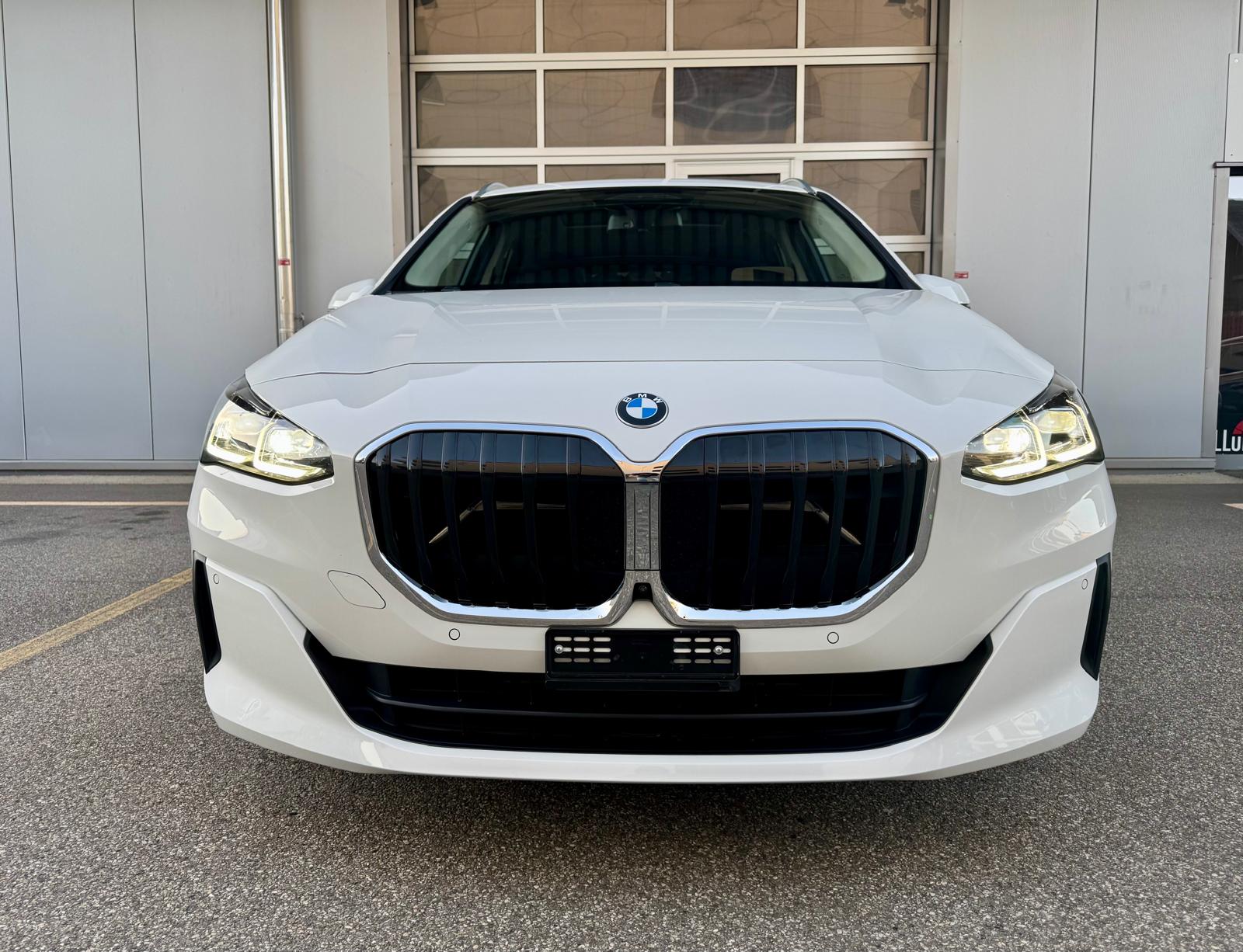 BMW 223d Active Tourer xDrive Luxury line DKG **Fortlaufende BMW Werksgarantie und Gratis Service **-showroom-element-1