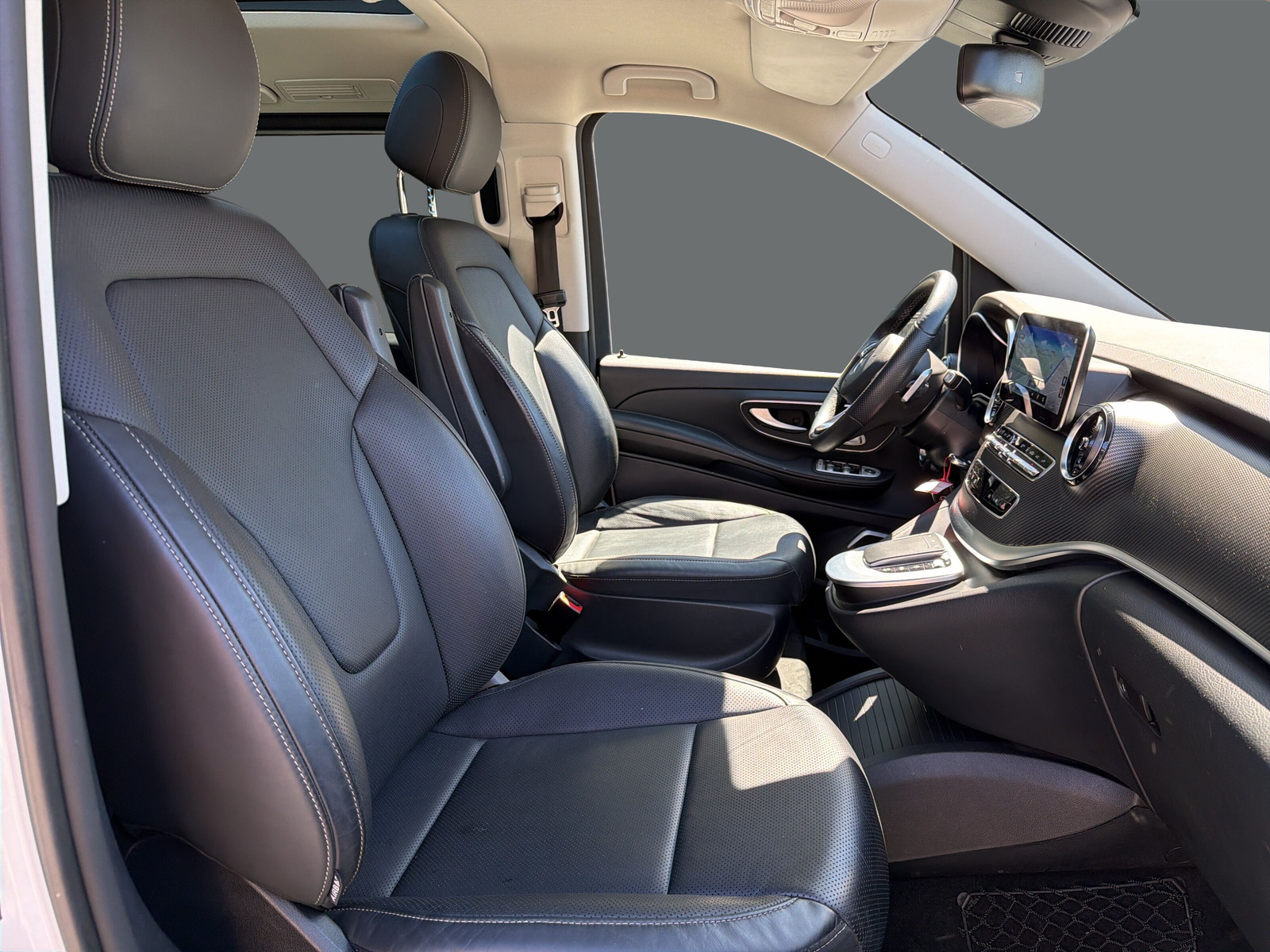 MERCEDES-BENZ V 300 d SwissEdition L 4M-image-17