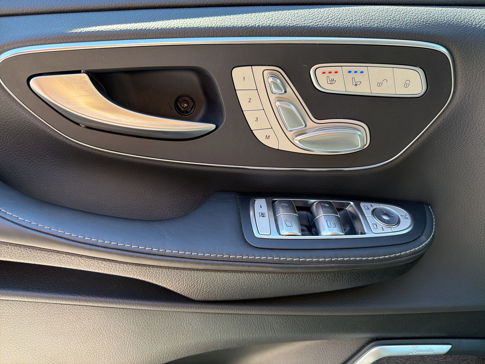 MERCEDES-BENZ V 300 d SwissEdition L 4M-image-11