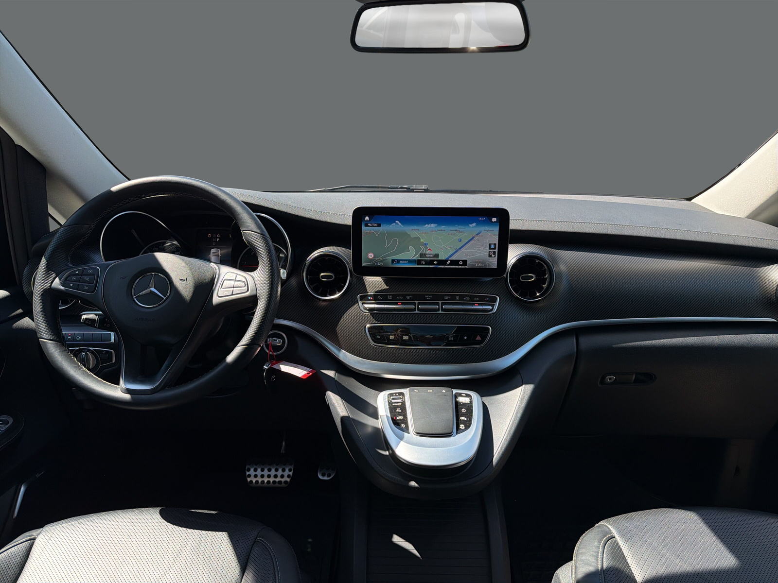 MERCEDES-BENZ V 300 d SwissEdition L 4M-image-12