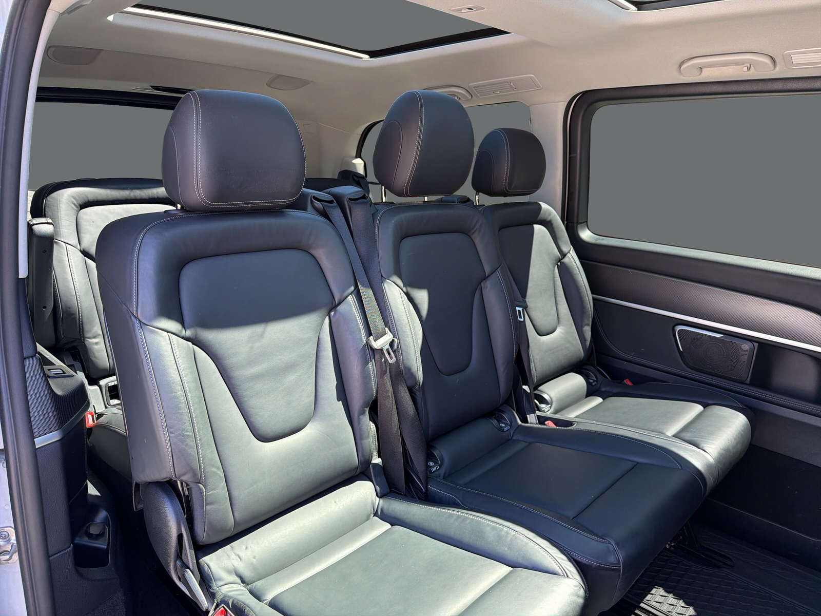 MERCEDES-BENZ V 300 d SwissEdition L 4M-image-18