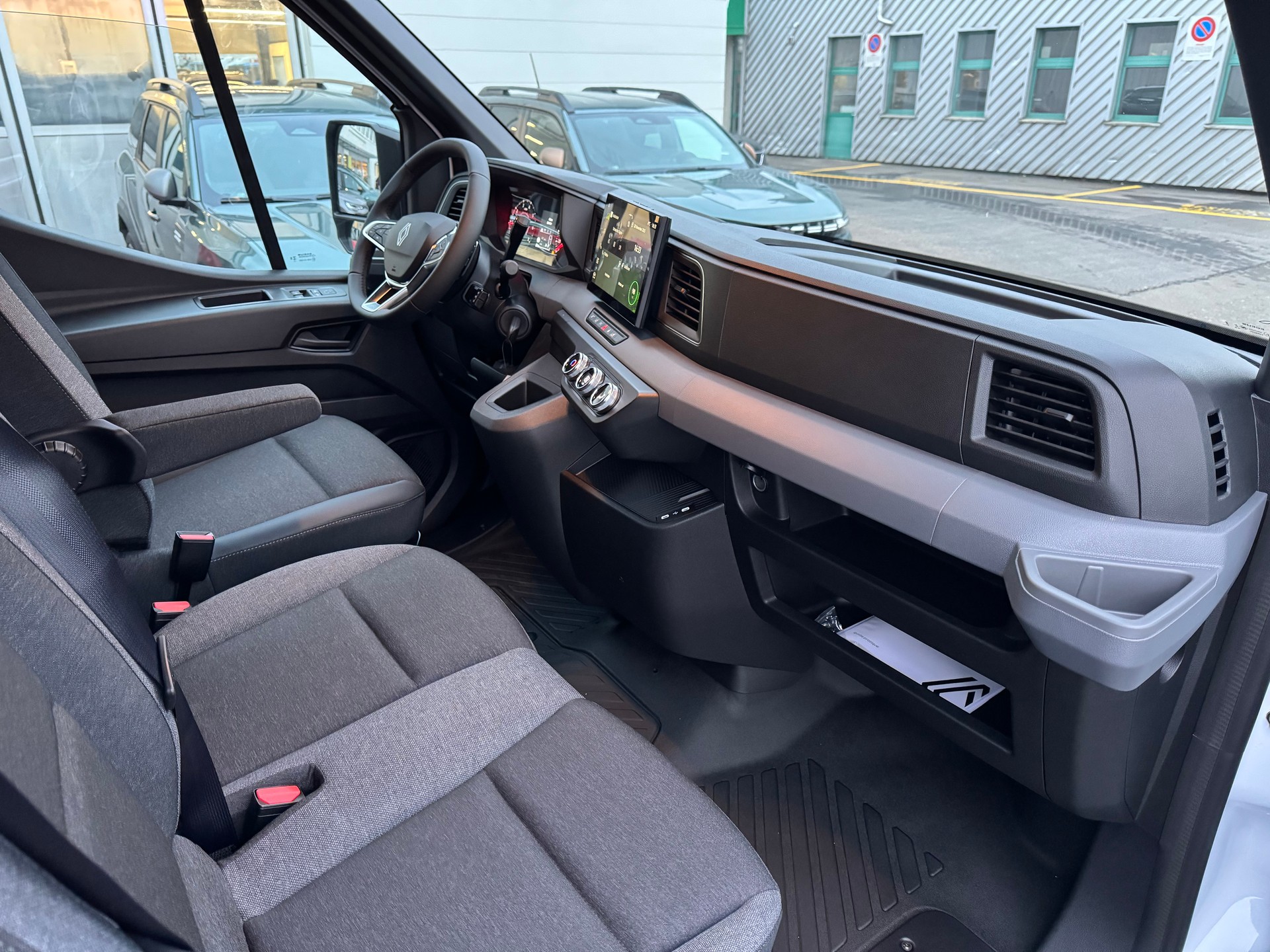 RENAULT Master Kastenwagen Advance KW Frontantrieb L2H2 3.5T 2.0 Blue dCi 150 EAG9-image-11