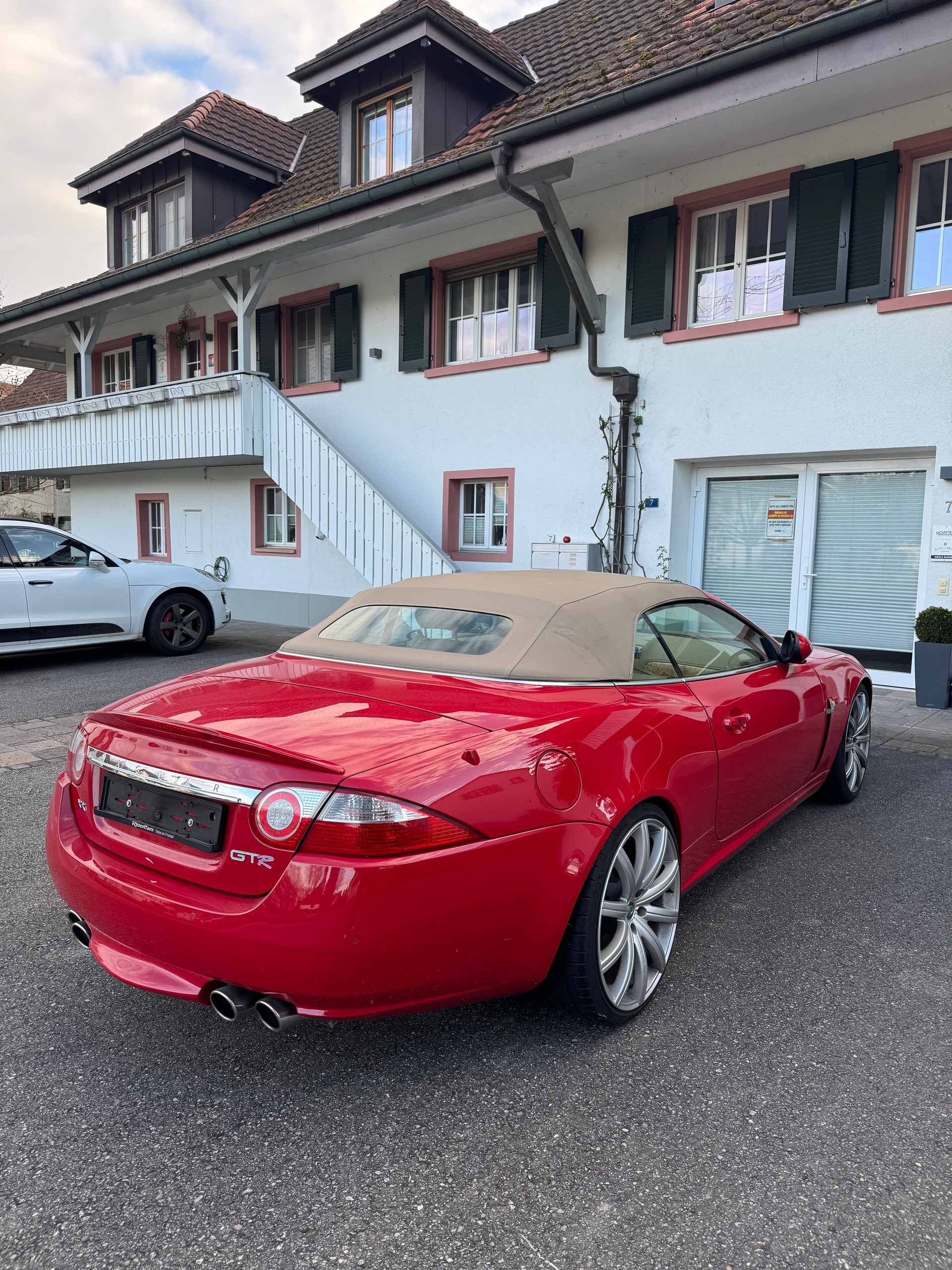 JAGUAR XK 4.2 V8 Automatic-image-2