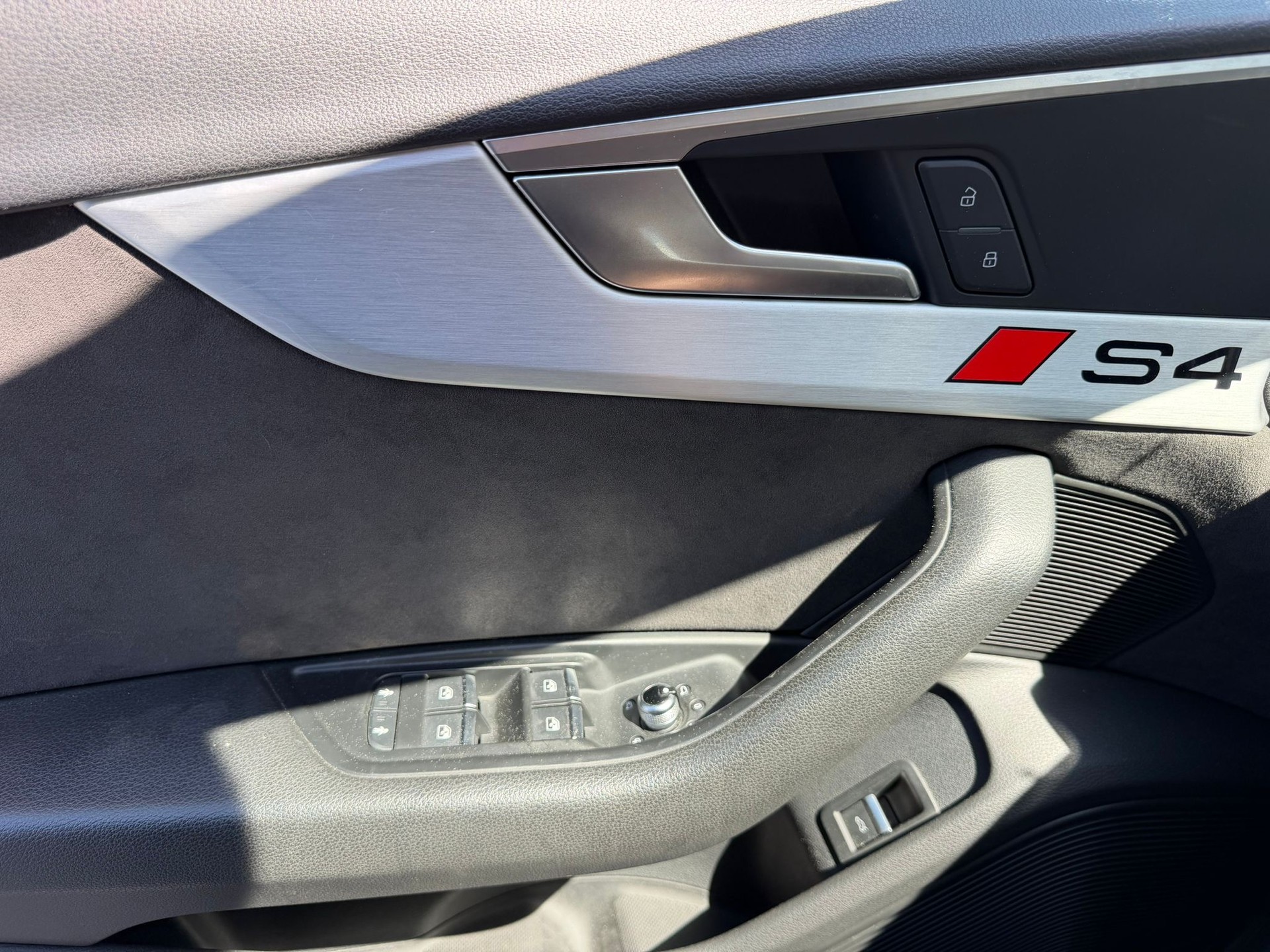 AUDI S4 Avant 3.0 TFSI quattro tiptronic-image-24