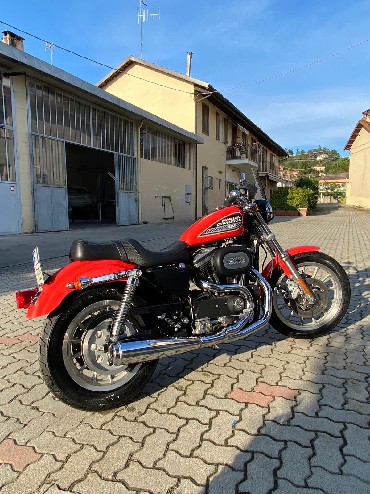 HARLEY-DAVIDSON XL 883 R