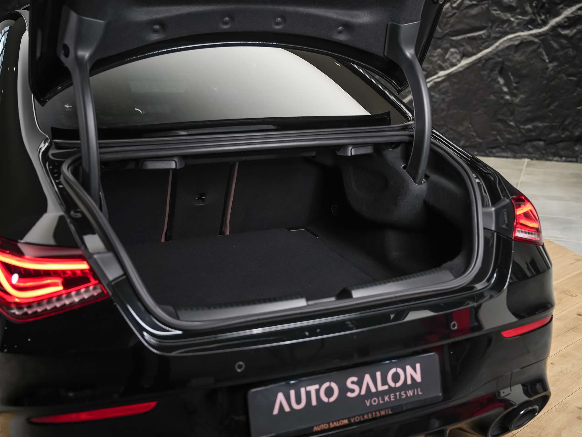 MERCEDES-BENZ CLA 35 AMG 4matic *CH Auto*Panorama*Night Paket AMG-image-37