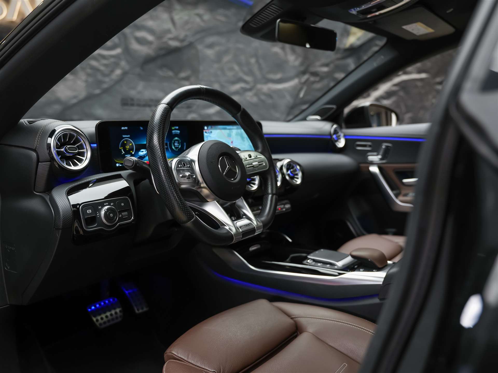 MERCEDES-BENZ CLA 35 AMG 4matic *CH Auto*Panorama*Night Paket AMG-image-8