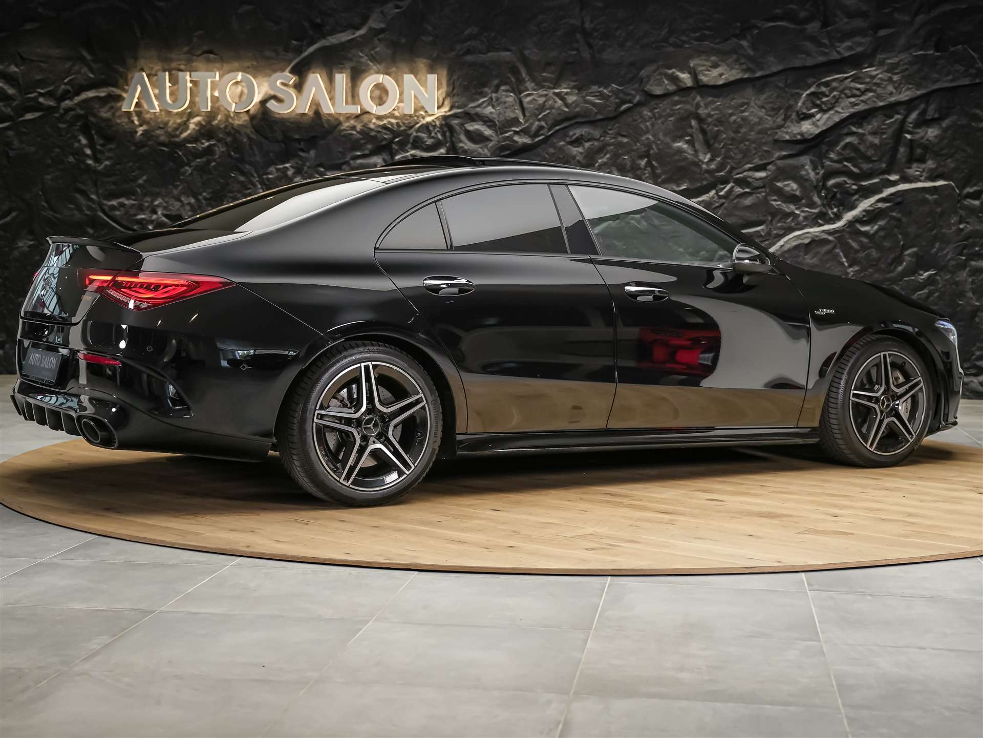 MERCEDES-BENZ CLA 35 AMG 4matic *CH Auto*Panorama*Night Paket AMG-image-5