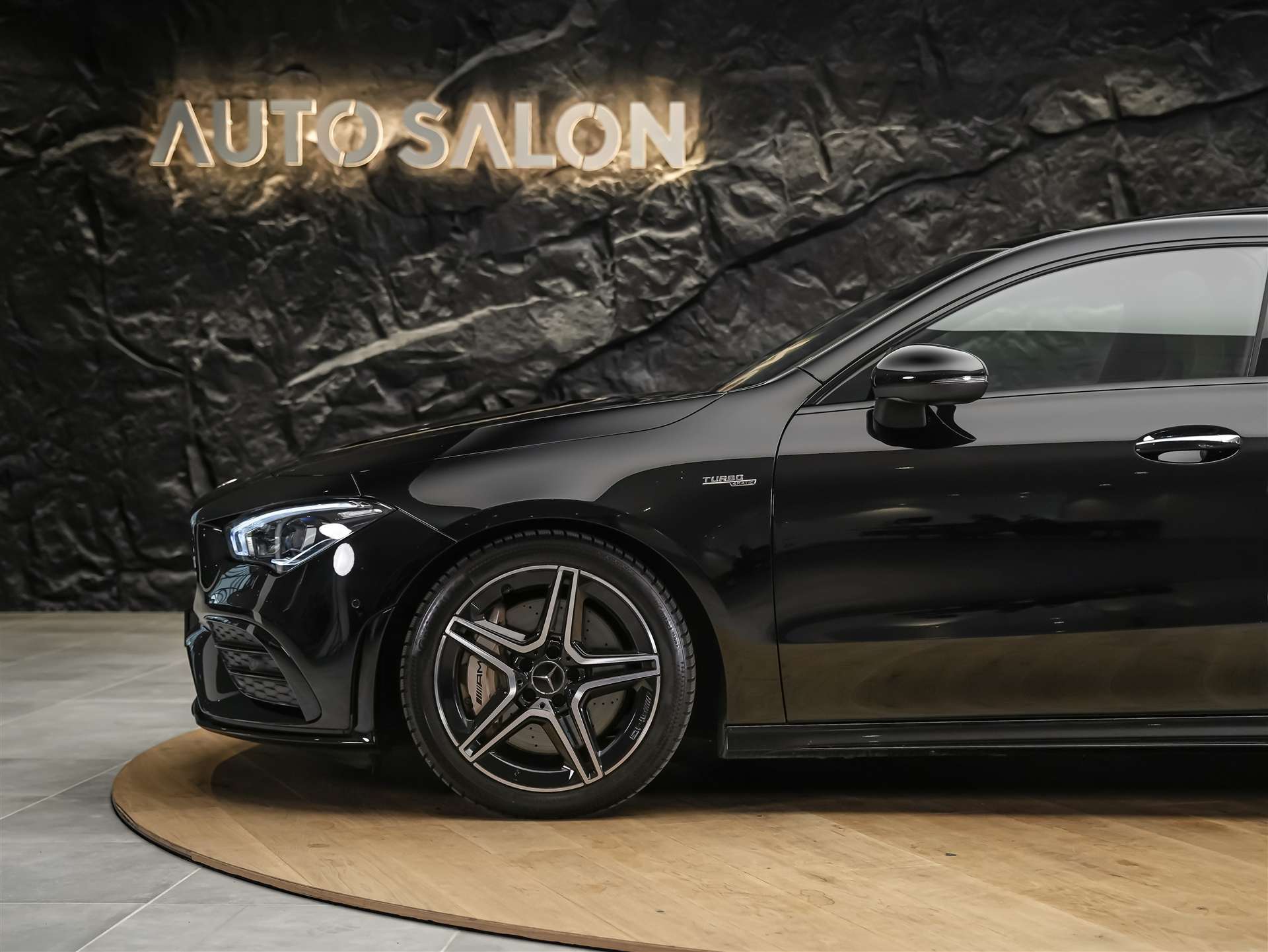 MERCEDES-BENZ CLA 35 AMG 4matic *CH Auto*Panorama*Night Paket AMG-image-15