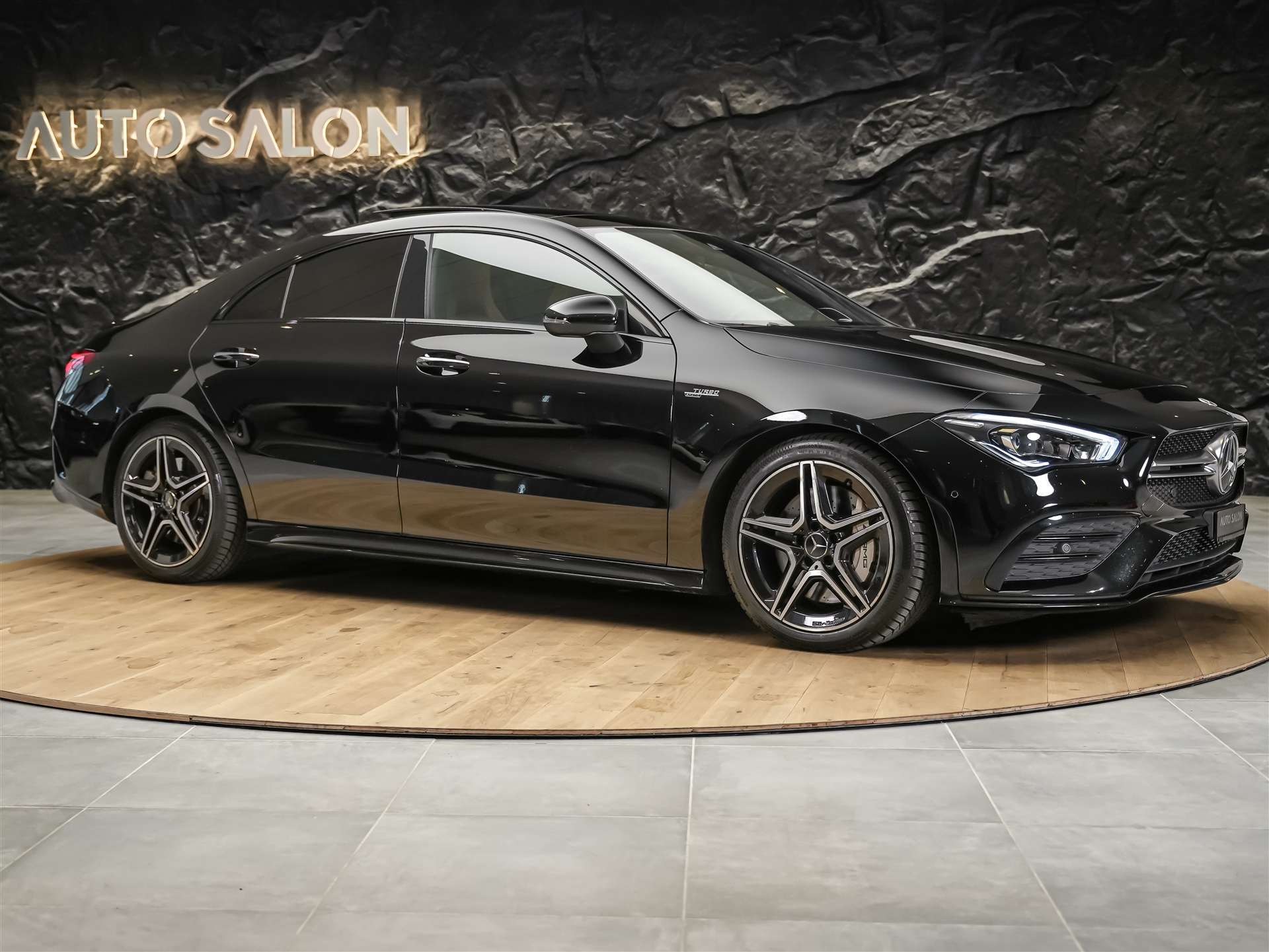 MERCEDES-BENZ CLA 35 AMG 4matic *CH Auto*Panorama*Night Paket AMG-image-6
