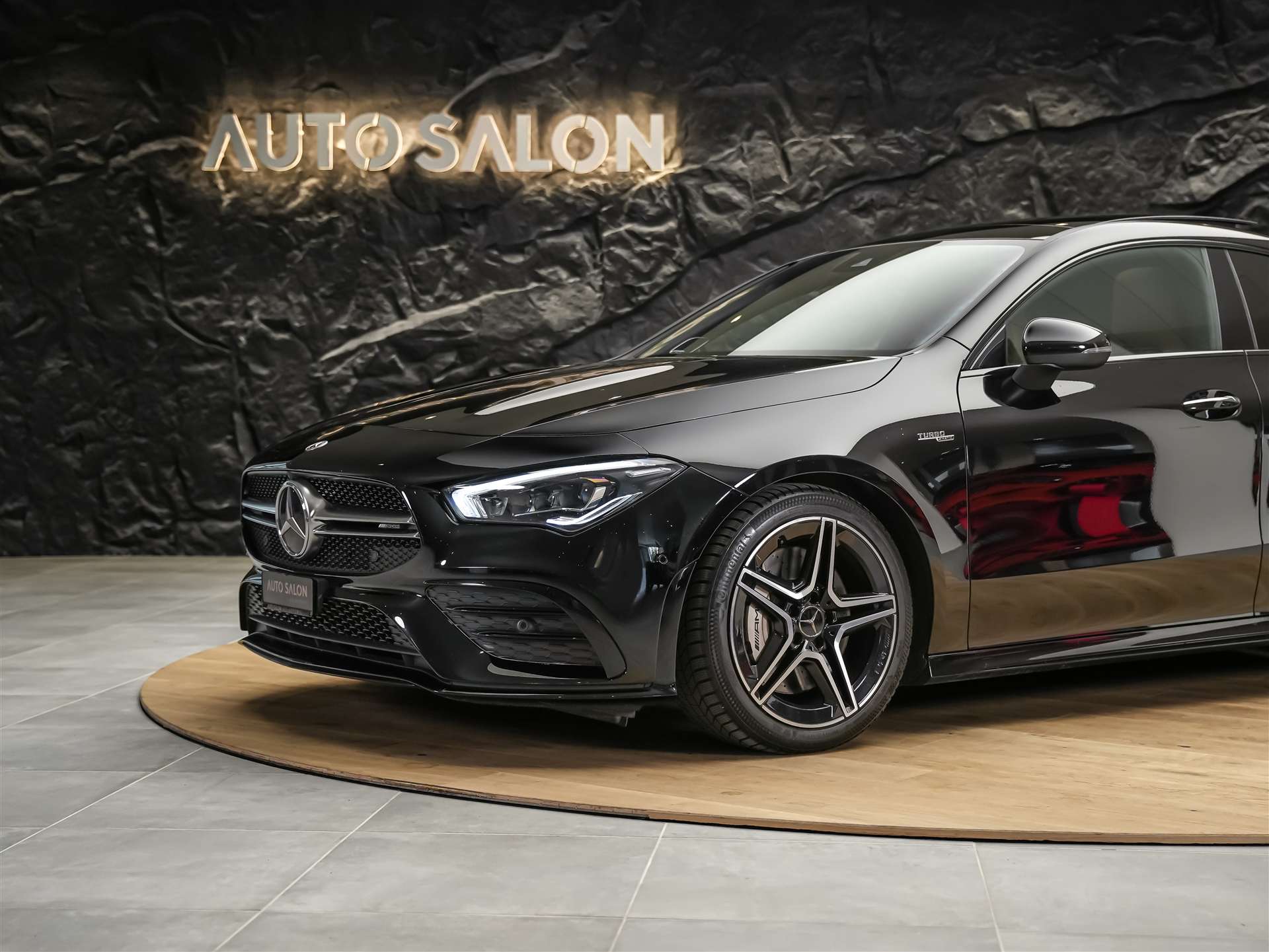 MERCEDES-BENZ CLA 35 AMG 4matic *CH Auto*Panorama*Night Paket AMG-image-14