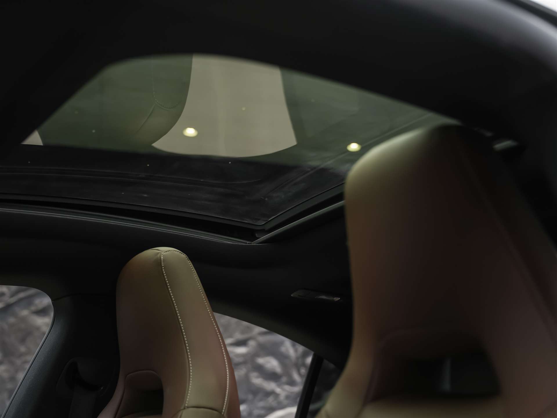 MERCEDES-BENZ CLA 35 AMG 4matic *CH Auto*Panorama*Night Paket AMG-image-11