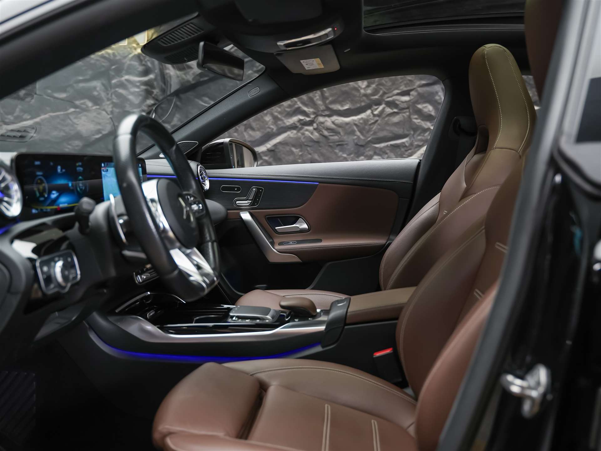 MERCEDES-BENZ CLA 35 AMG 4matic *CH Auto*Panorama*Night Paket AMG-image-9
