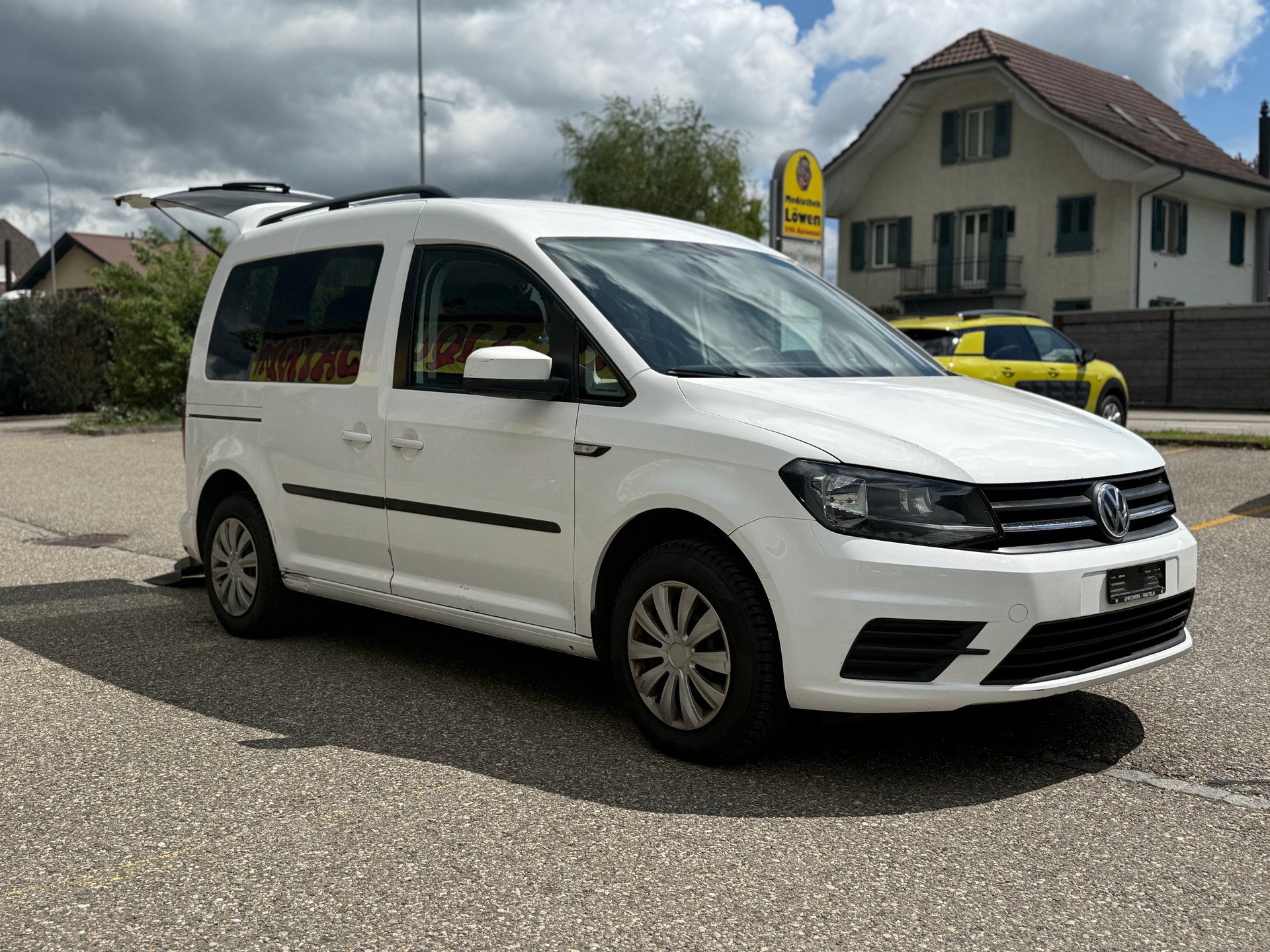 VW Caddy 1.2 TSI Trendline-showroom-element-2