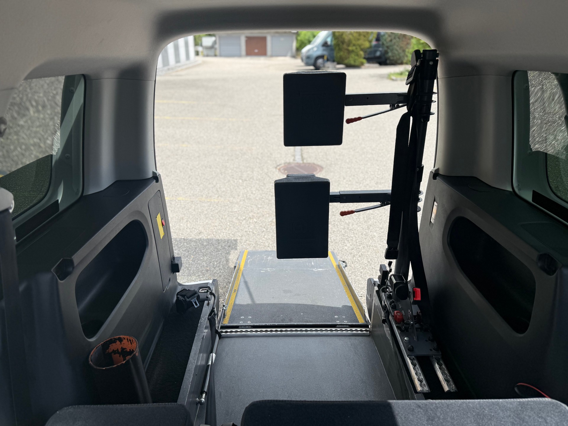 VW Caddy 1.2 TSI Trendline-image-8