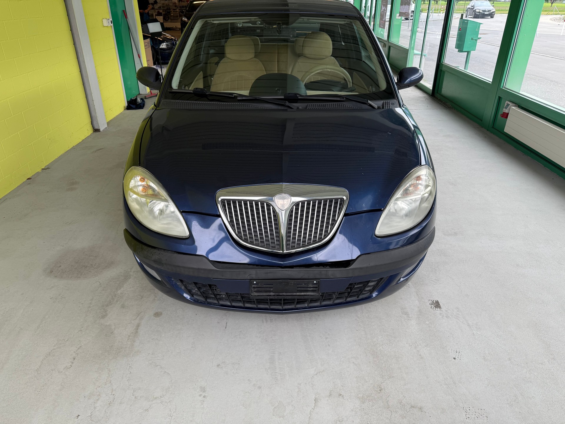 LANCIA Ypsilon 1.2-showroom-element-1