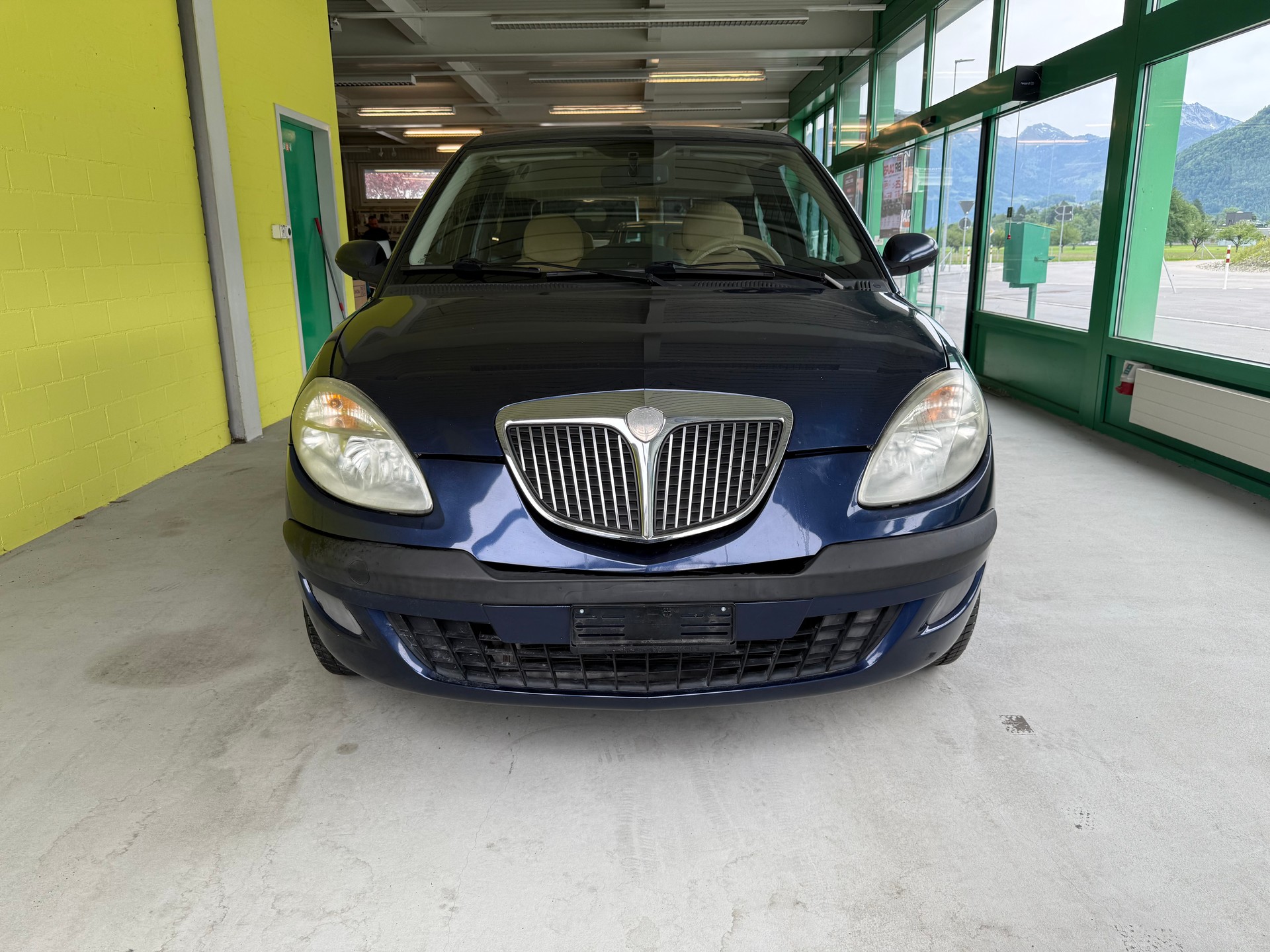 LANCIA Ypsilon 1.2-showroom-element-2