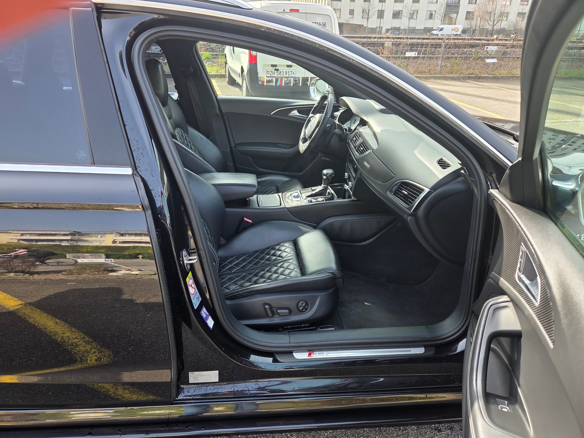 AUDI S6 Avant 4.0 TFSI V8 quattro S-tronic-image-14