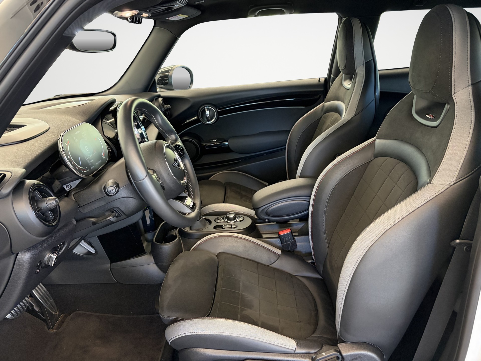MINI Cooper John Cooper Works Steptronic-image-10
