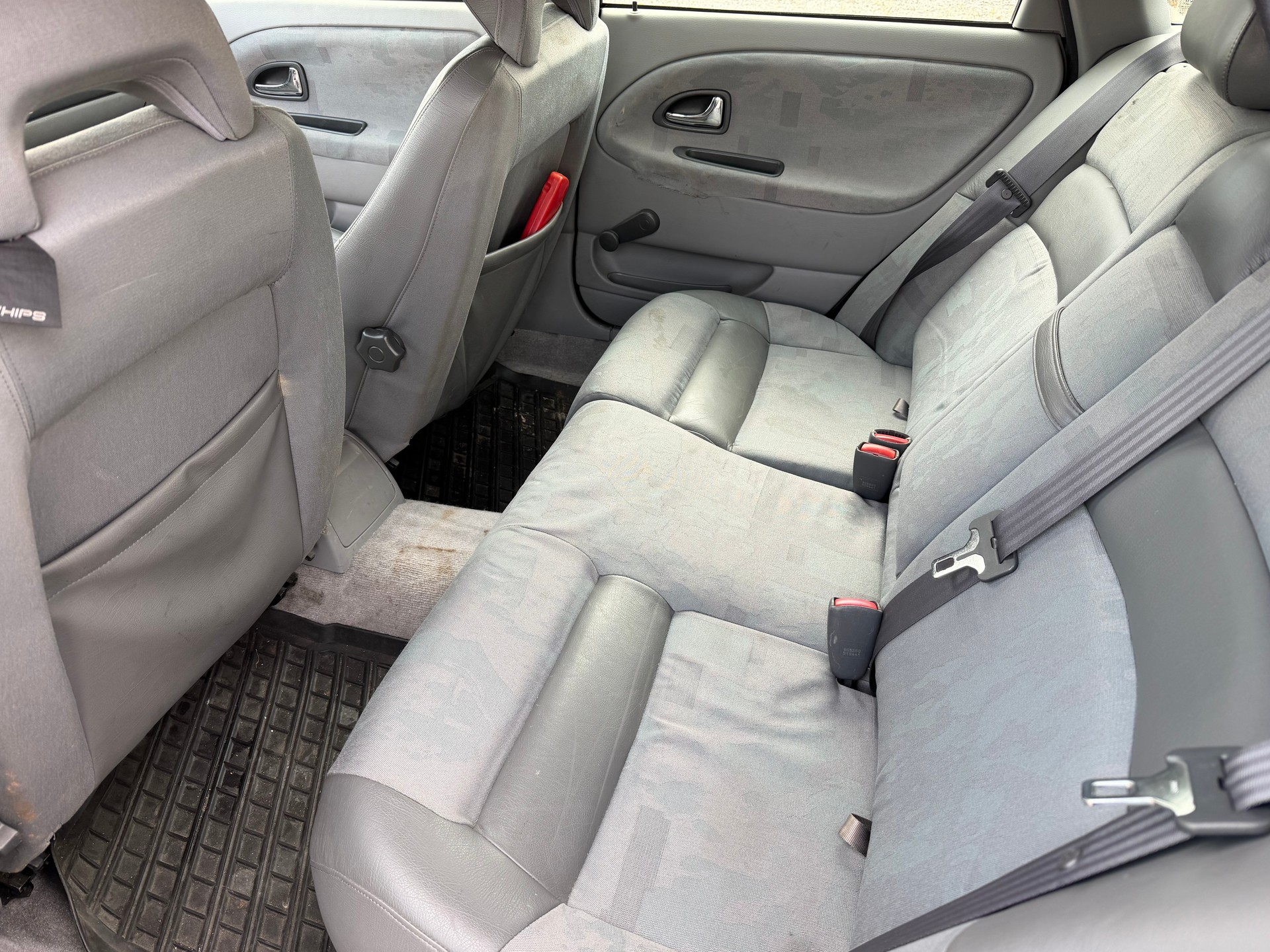VOLVO V40 2.0 T-image-12
