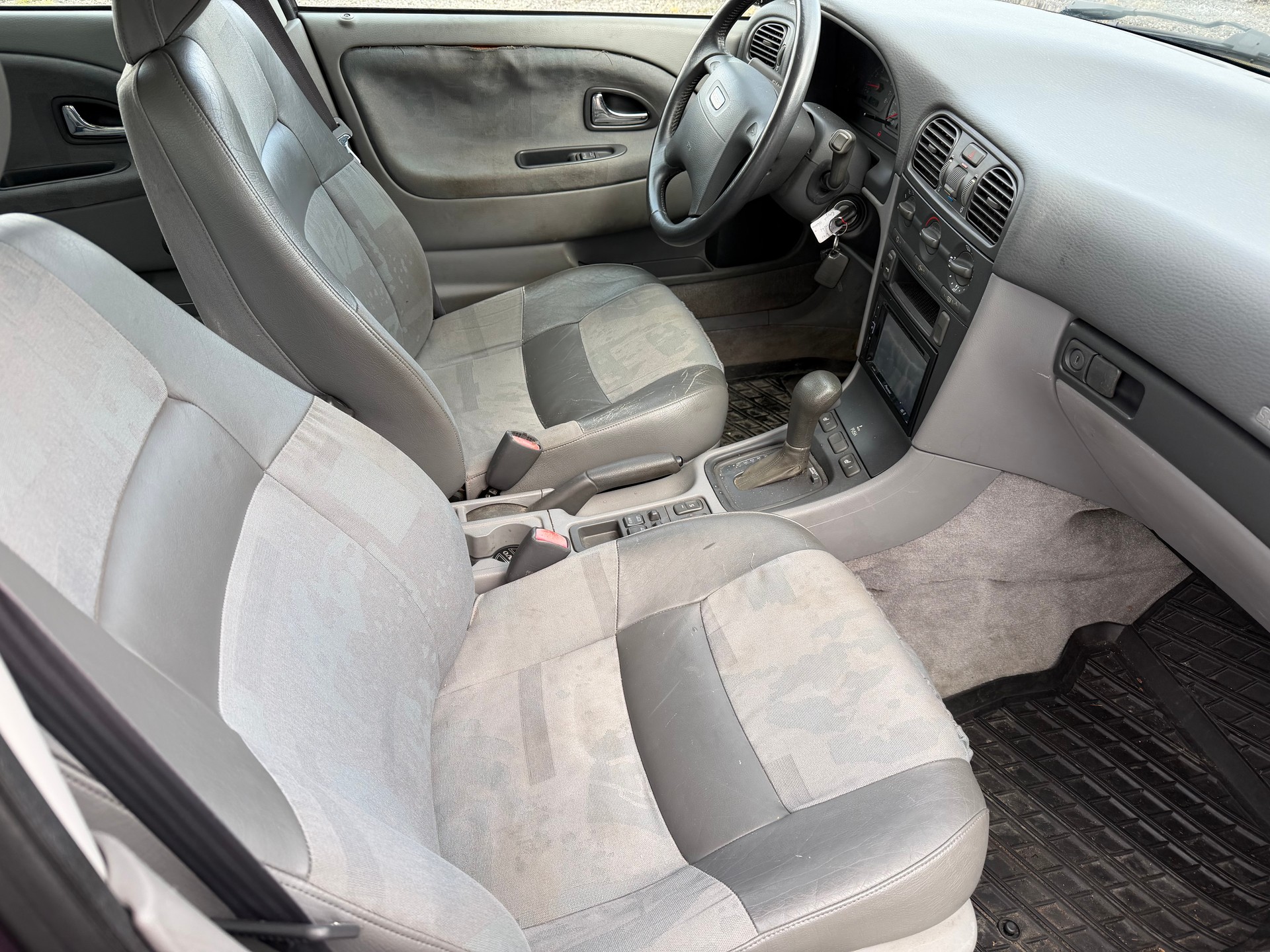 VOLVO V40 2.0 T-image-11