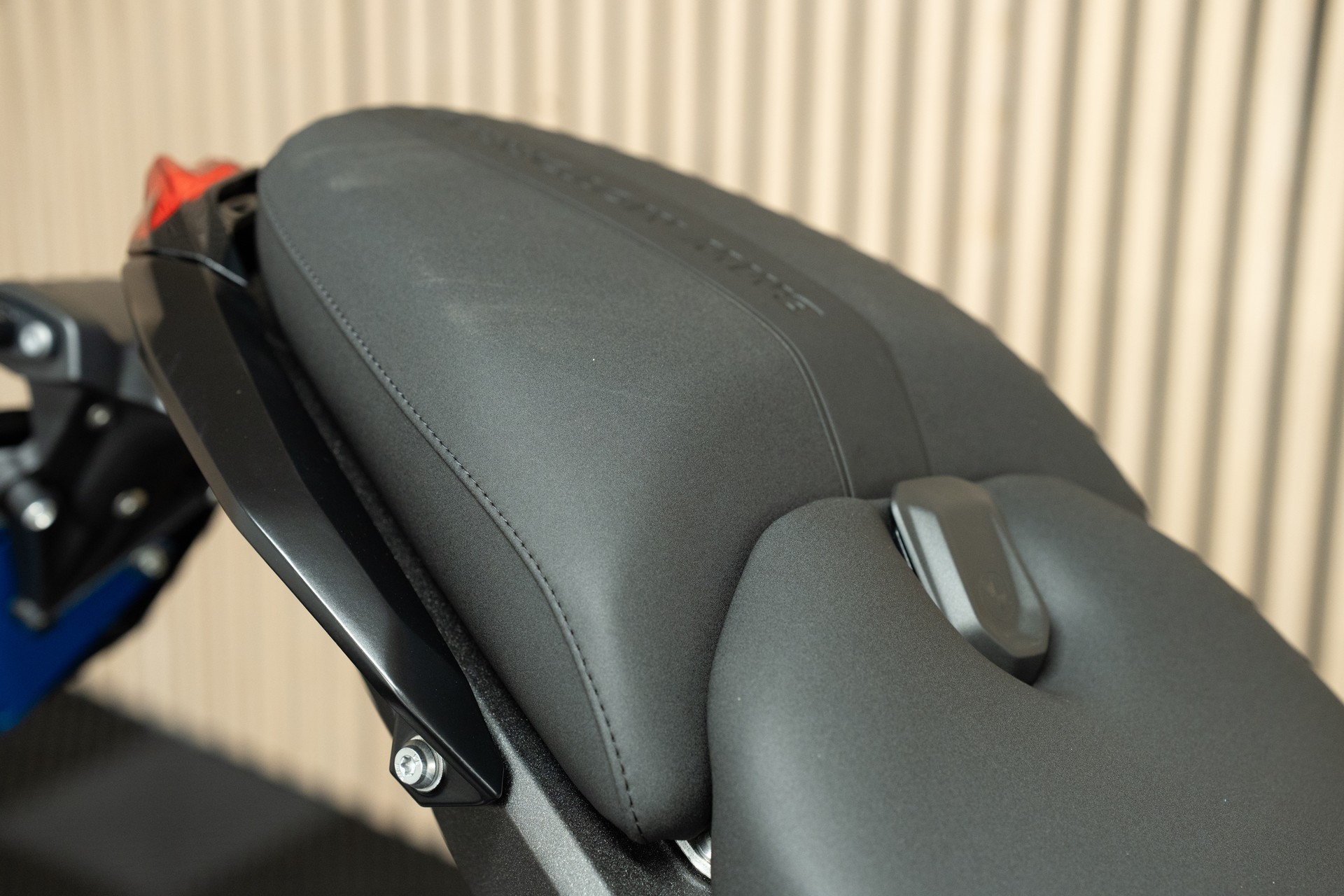 BMW R 1300 R mit Klappenauspuffanlage-image-5