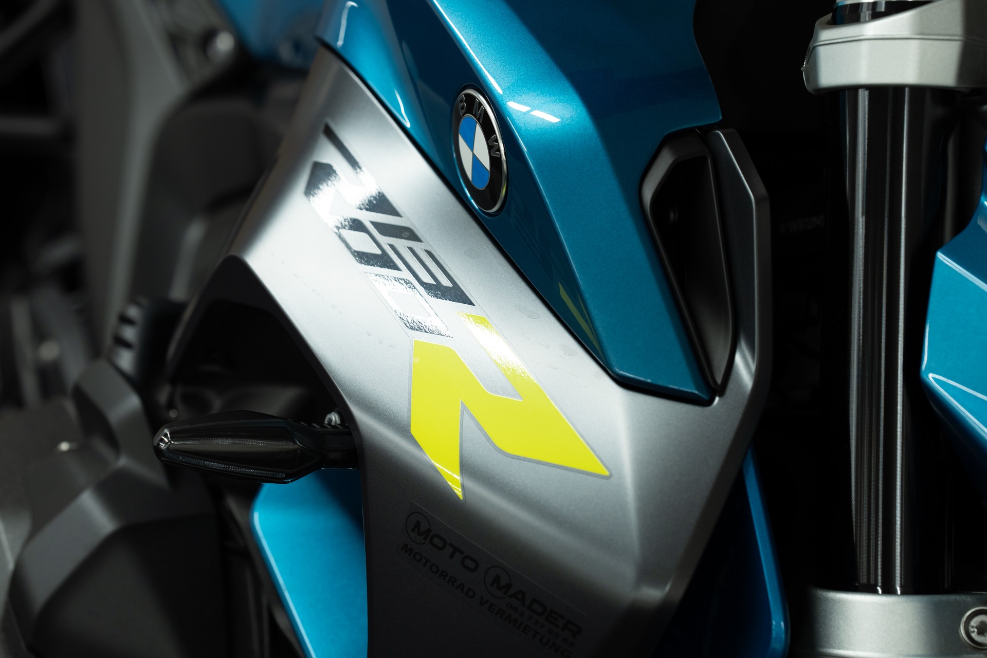 BMW R 1300 R mit Klappenauspuffanlage-image-6