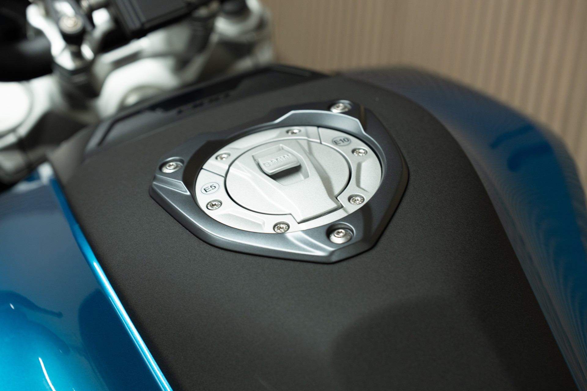 BMW R 1300 R mit Klappenauspuffanlage-image-3