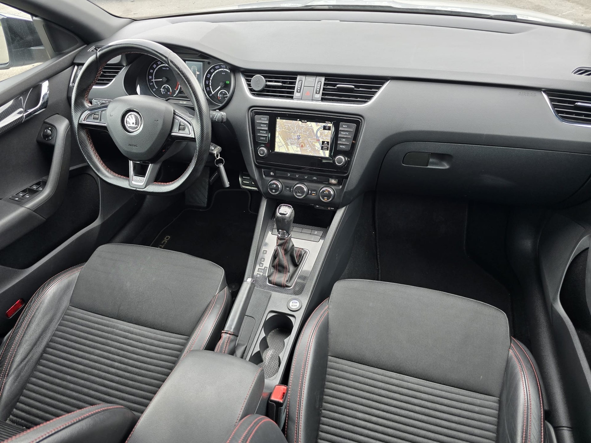 SKODA Octavia Combi 2.0 TDI RS DSG-image-13