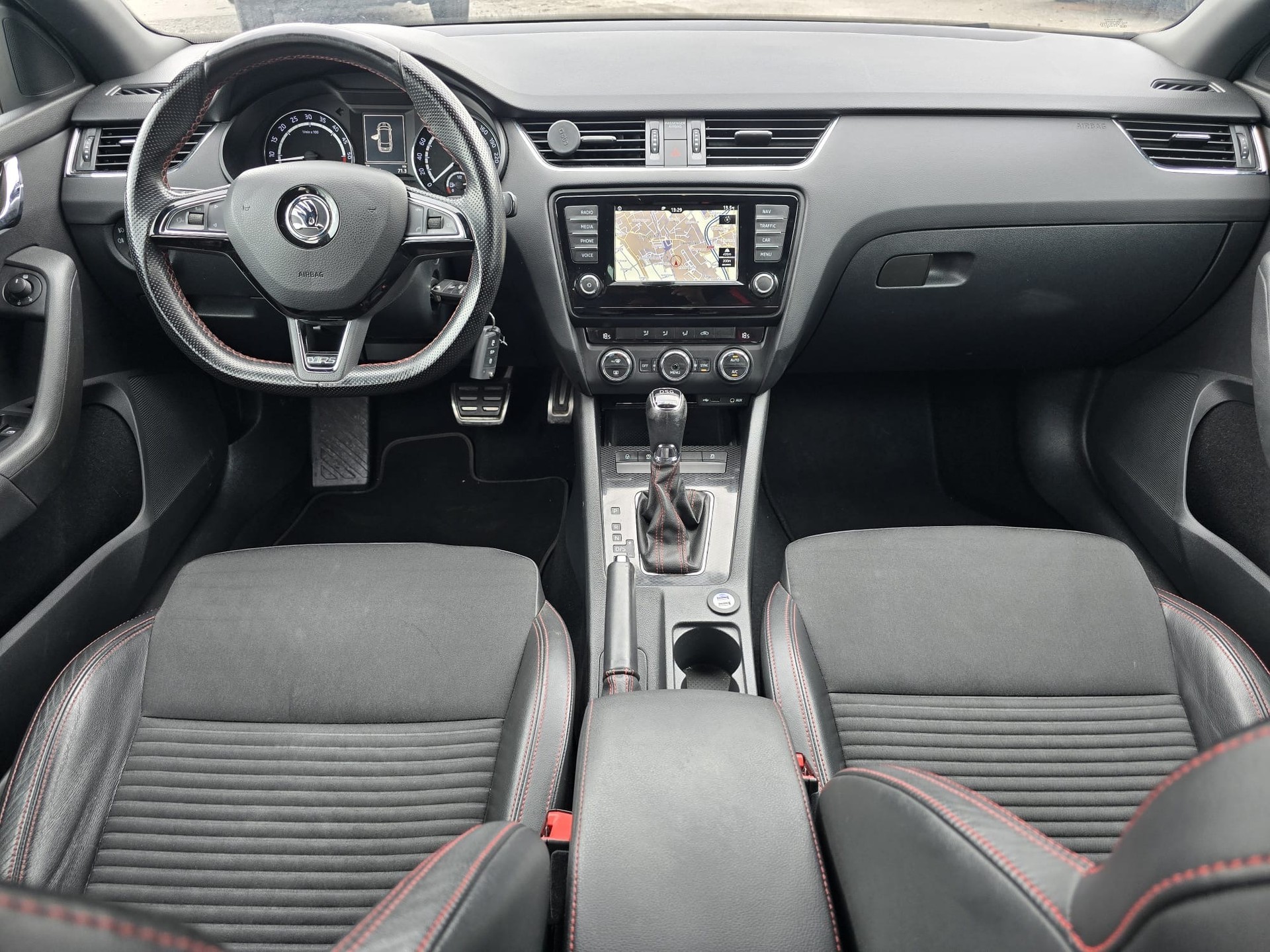 SKODA Octavia Combi 2.0 TDI RS DSG-image-11