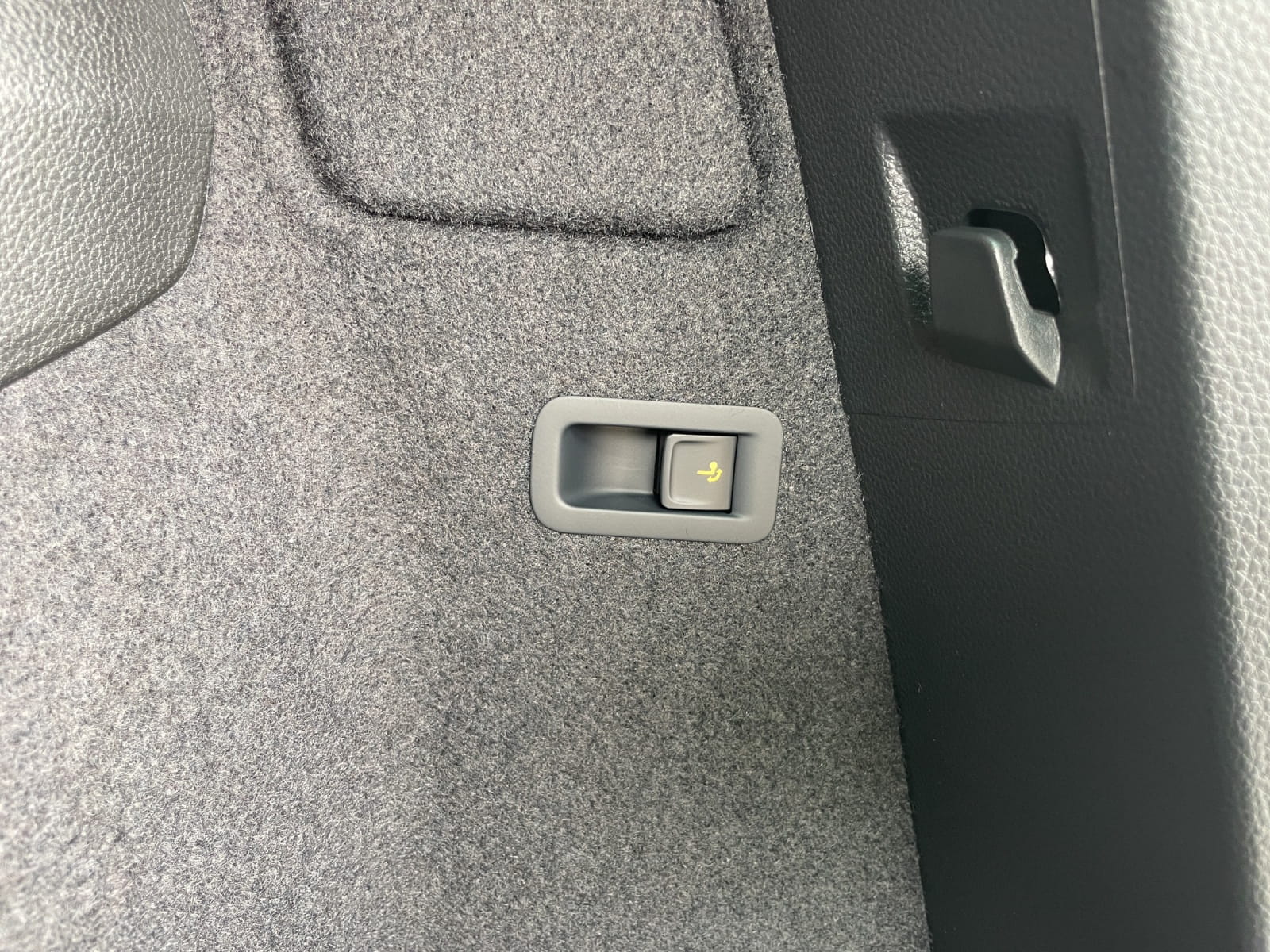 SKODA Karoq 2.0 TSI Dynamic Limited Edition 4x4 DSG-image-15