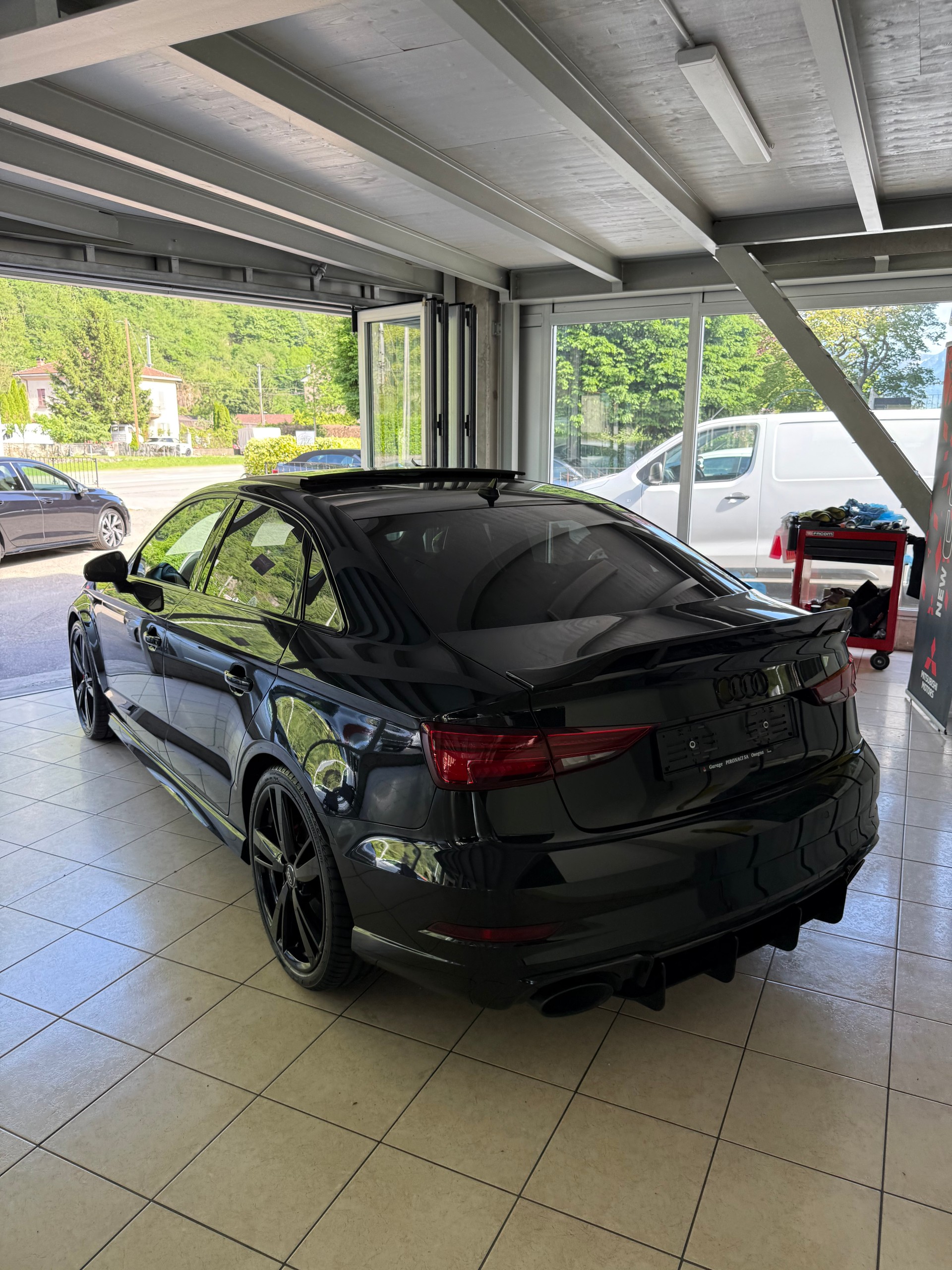 AUDI RS3 Limousine 2.5 TSI quattro S-tronic-image-4