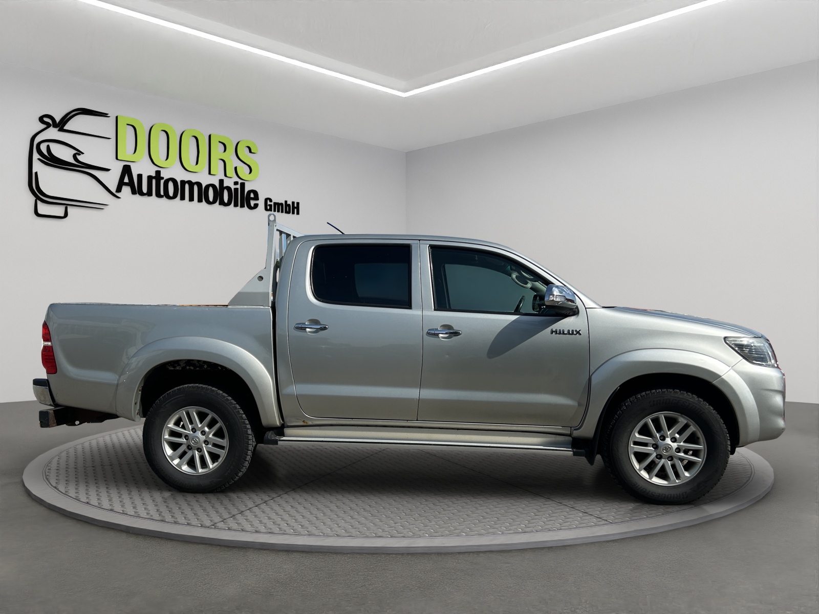TOYOTA Hilux 3.0 4WD Automat Double Cab Sol Premium-image-6