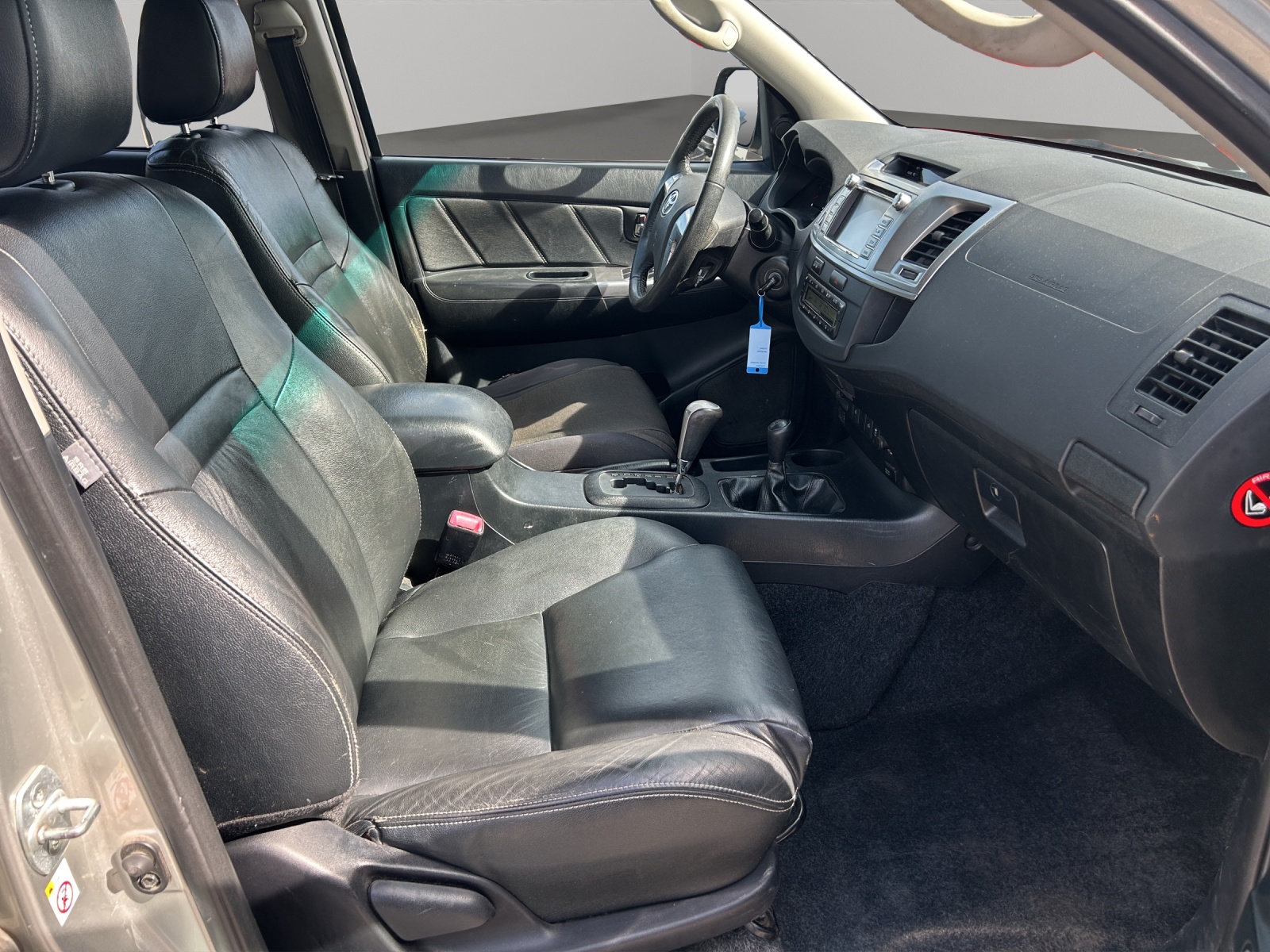TOYOTA Hilux 3.0 4WD Automat Double Cab Sol Premium-image-14