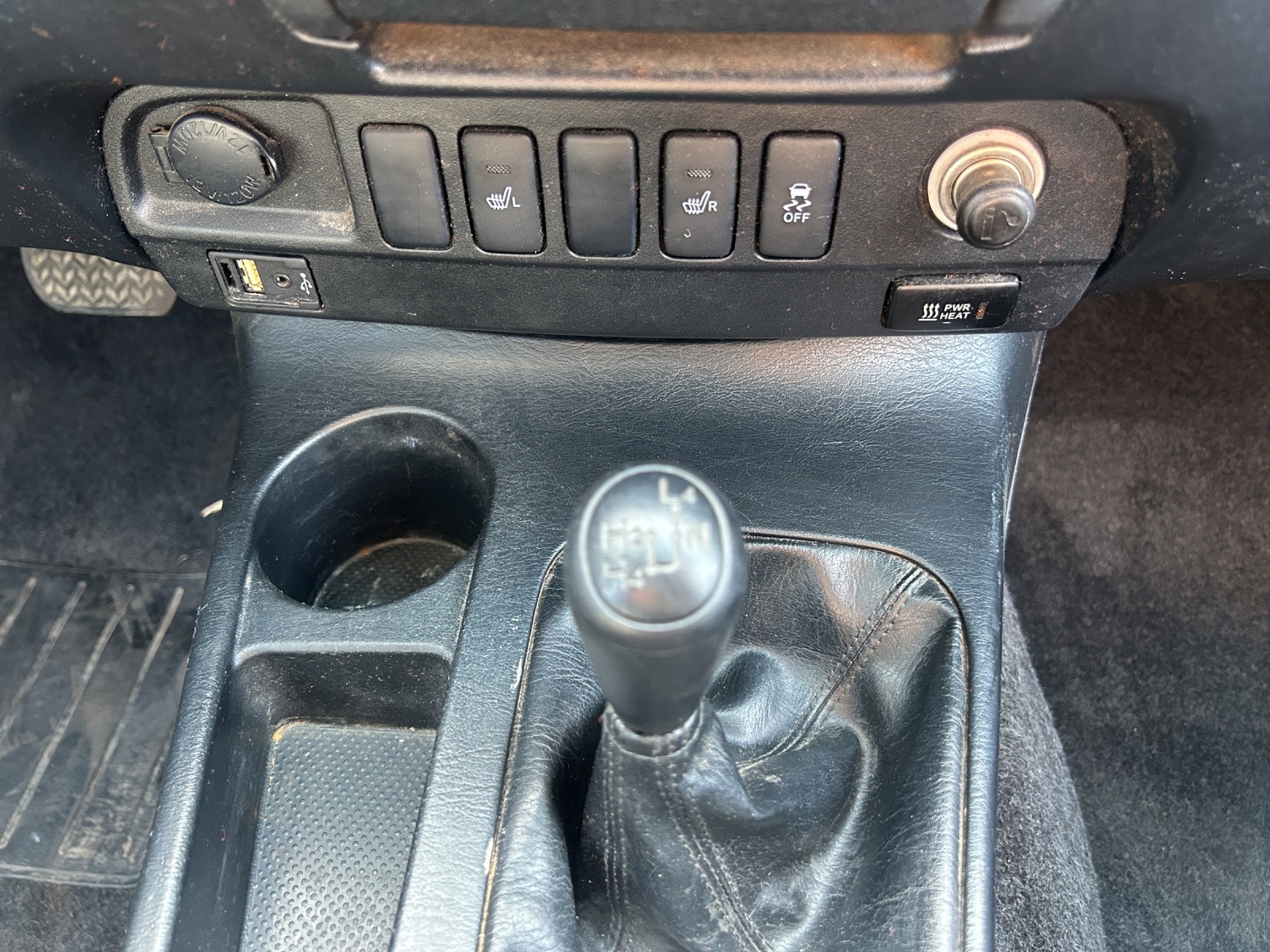TOYOTA Hilux 3.0 4WD Automat Double Cab Sol Premium-image-13