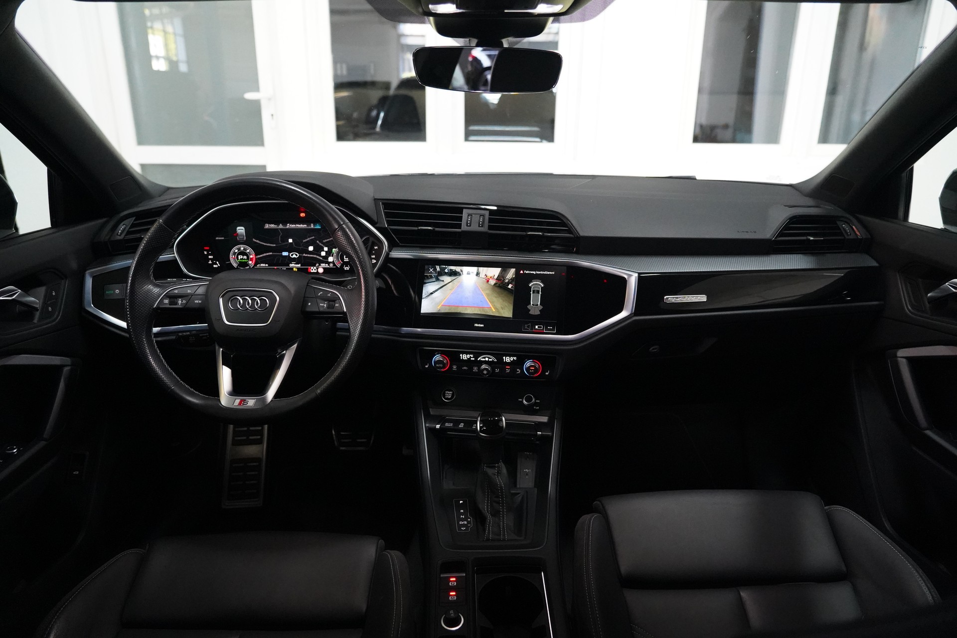 AUDI Q3 Sportback 35 TDI S-Line quattro S-tronic-image-13
