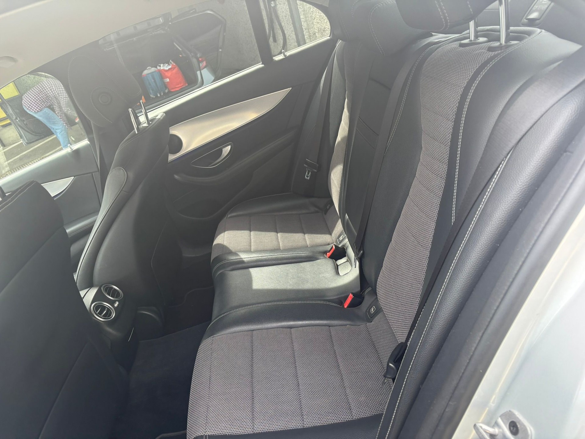 MERCEDES-BENZ E 200 Avantgarde 4Matic 9G-Tronic-image-7