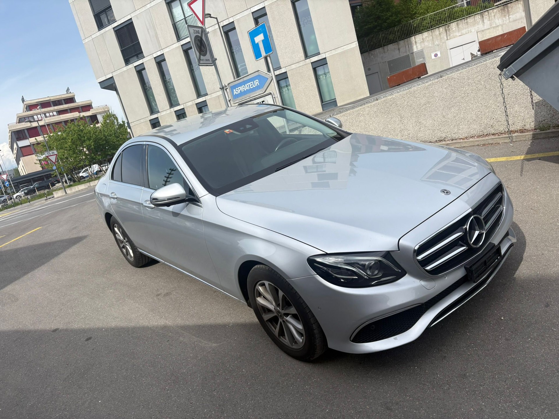 MERCEDES-BENZ E 200 Avantgarde 4Matic 9G-Tronic-image-2